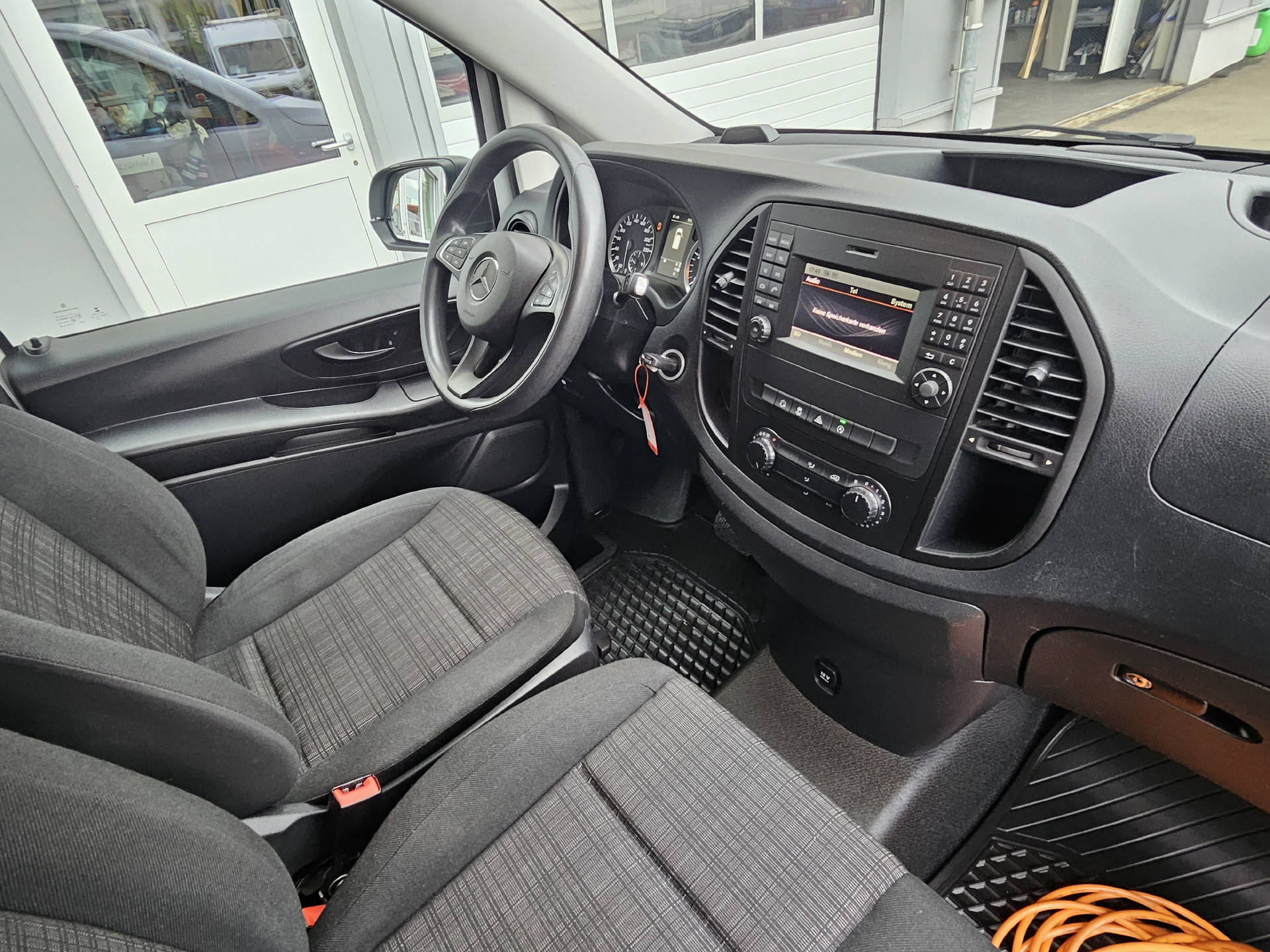MERCEDES-BENZ Vito 114 Kaw. L 2.2 CDI * 4x4 * Standkühlung *-image-15