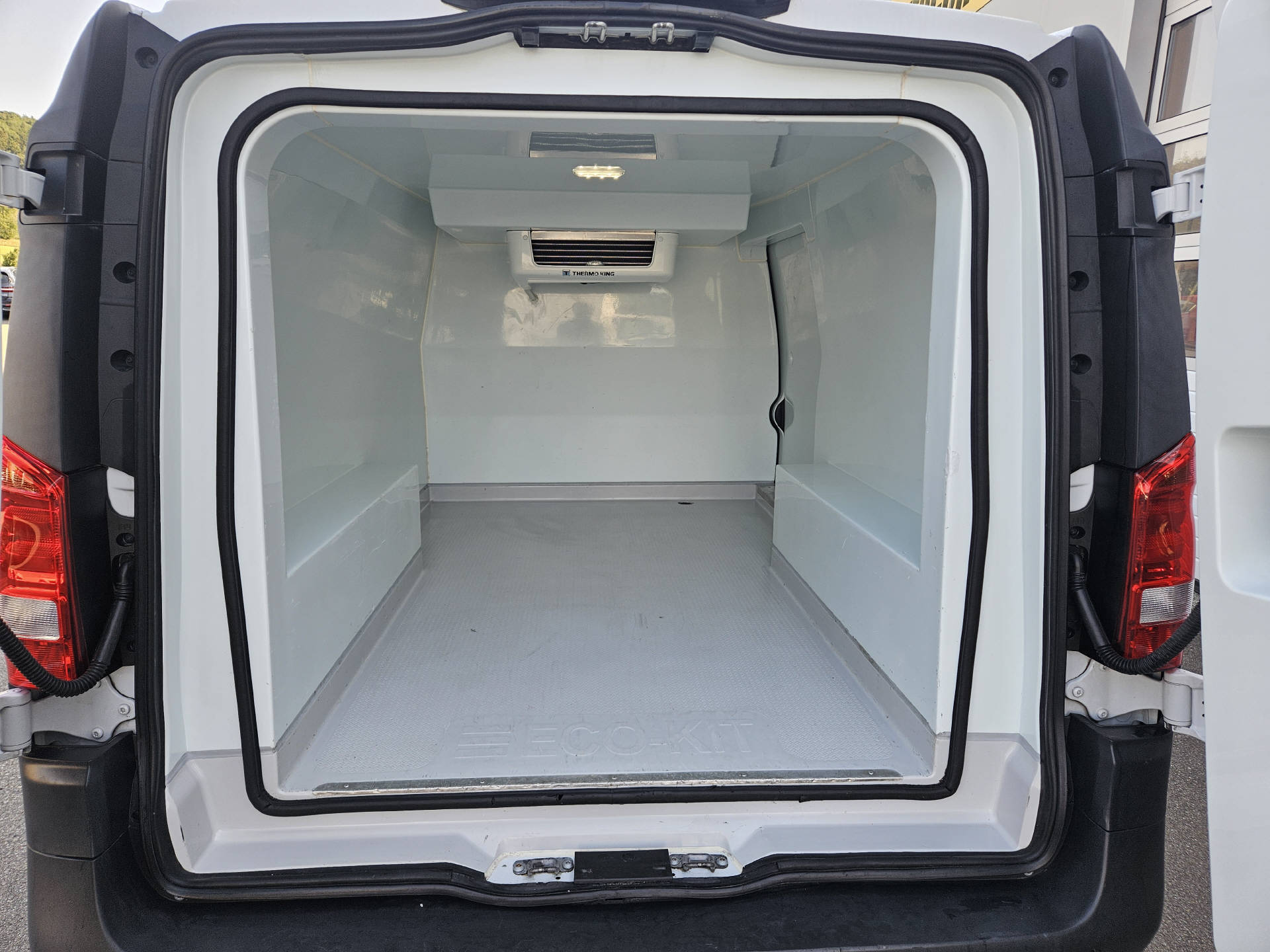 MERCEDES-BENZ Vito 114 Kaw. L 2.2 CDI * 4x4 * Standkühlung *-image-20