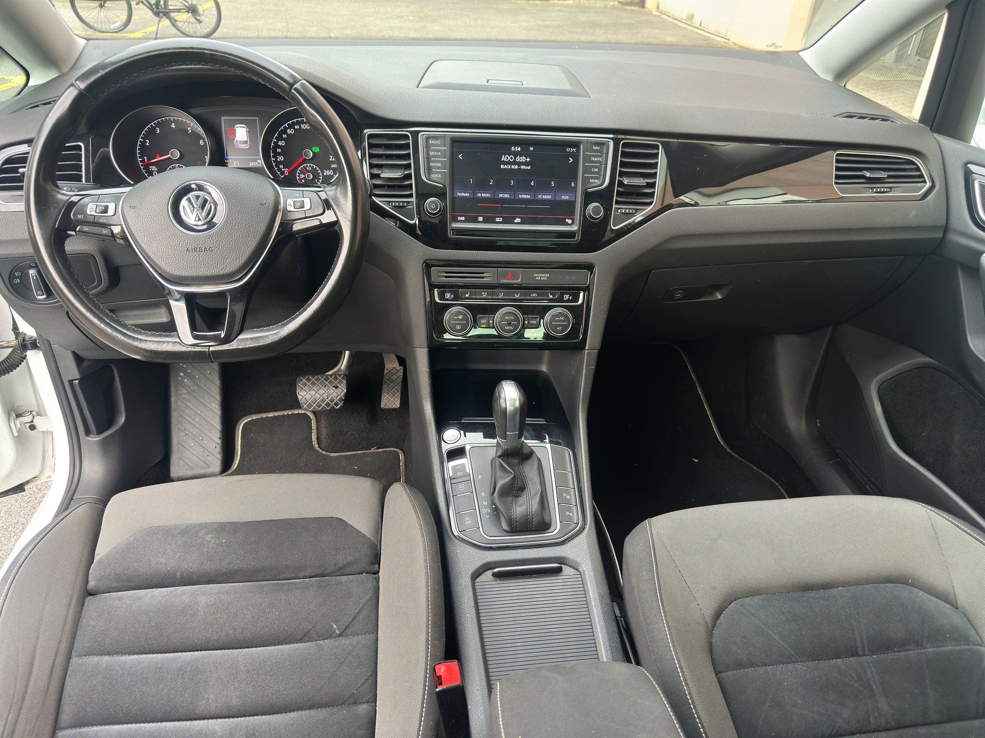 VW Golf Sportsvan 1.4 TSI Highline DSG-image-9