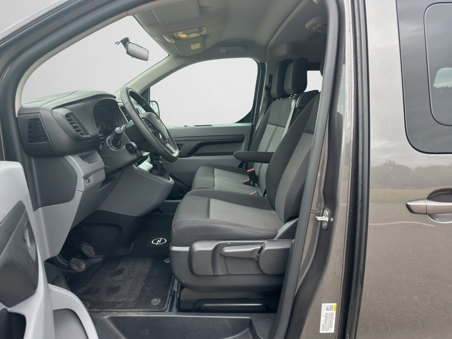 OPEL Vivaro Combi 2.0 CDTI Essentia s/s L-image-8