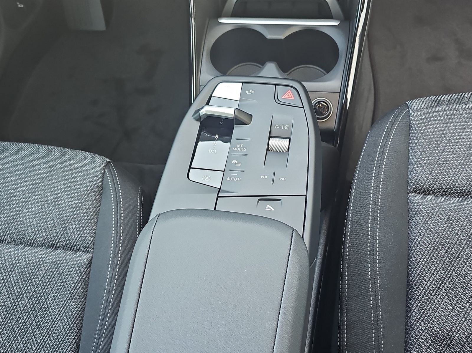 BMW X1 sDrive 18i-image-17