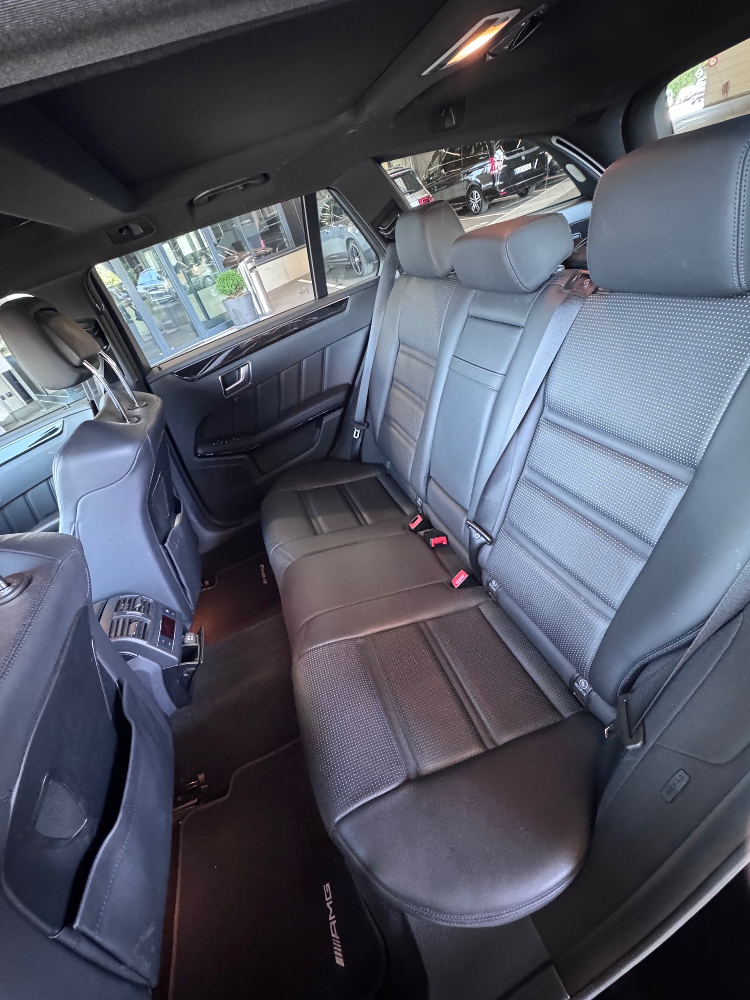 MERCEDES-BENZ E 63 V8 AMG 4matic-image-5