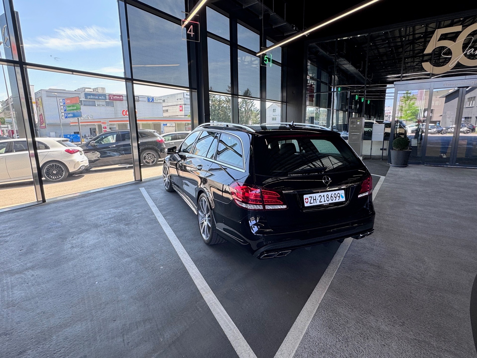 MERCEDES-BENZ E 63 V8 AMG 4matic-image-1