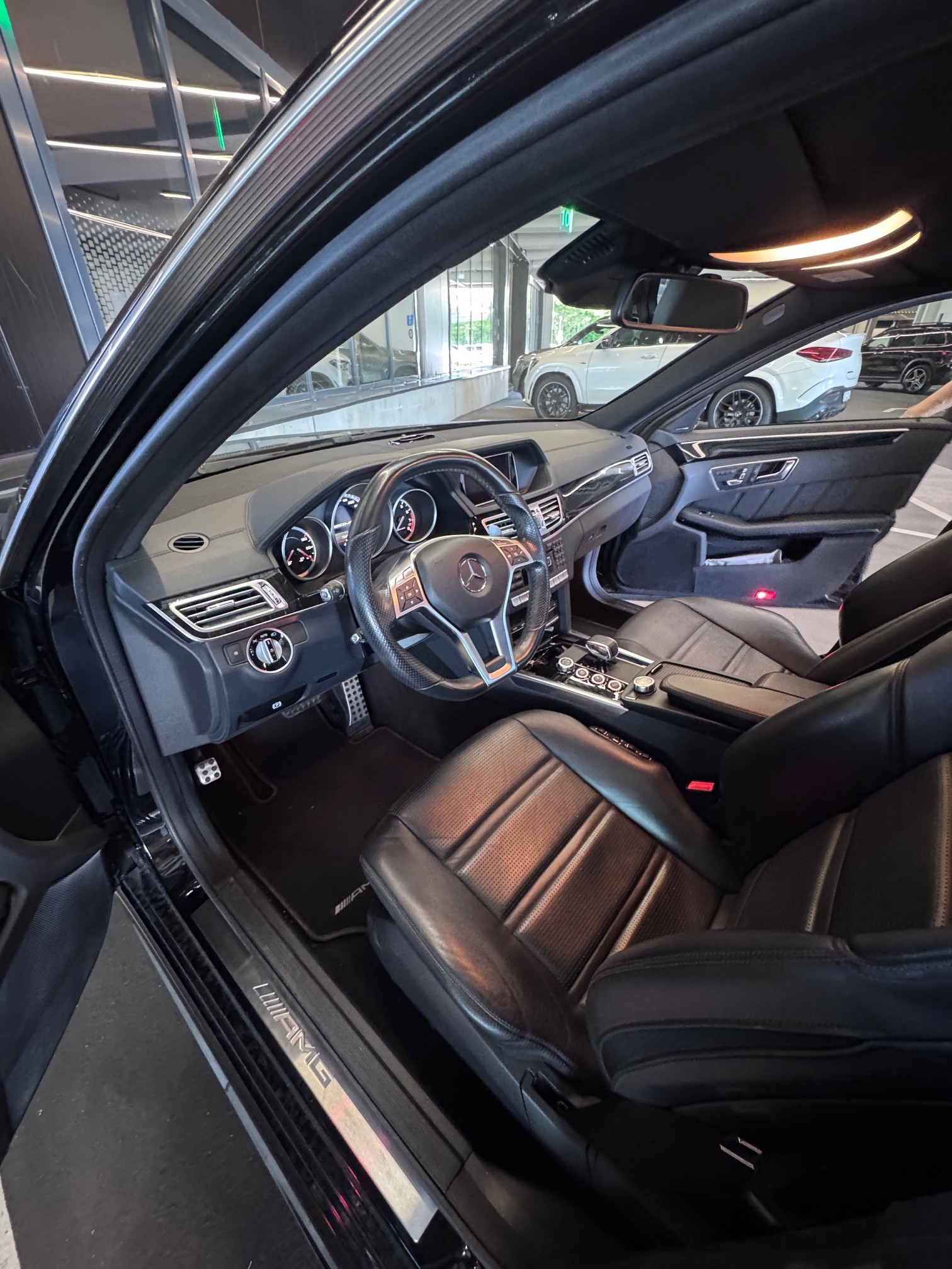 MERCEDES-BENZ E 63 V8 AMG 4matic-image-4