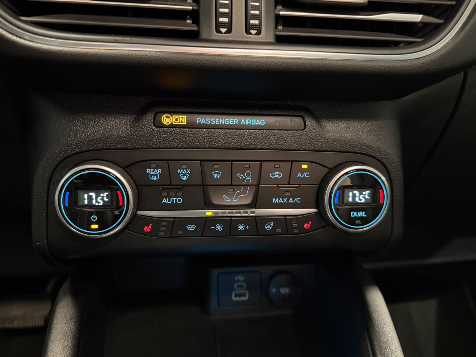 FORD Kuga 2.5 FHEV Vignale 4WD (CH)-image-22