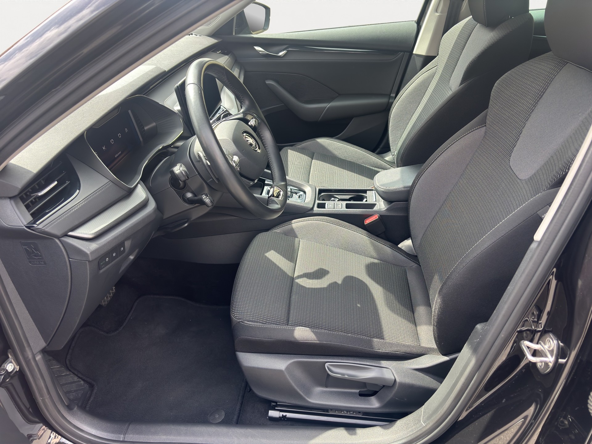 SKODA Octavia Combi 1.0 TSI mHEV DSG Ambition-image-8
