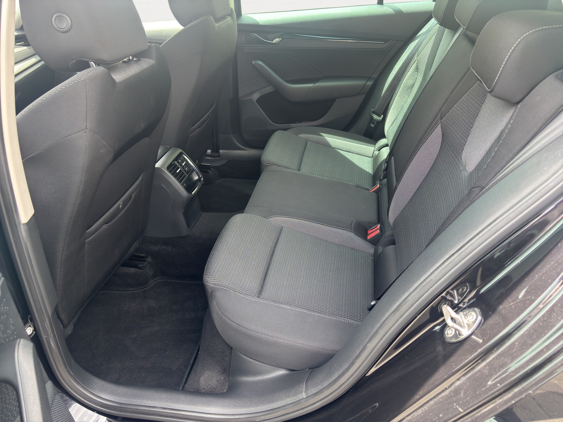 SKODA Octavia Combi 1.0 TSI mHEV DSG Ambition-image-12