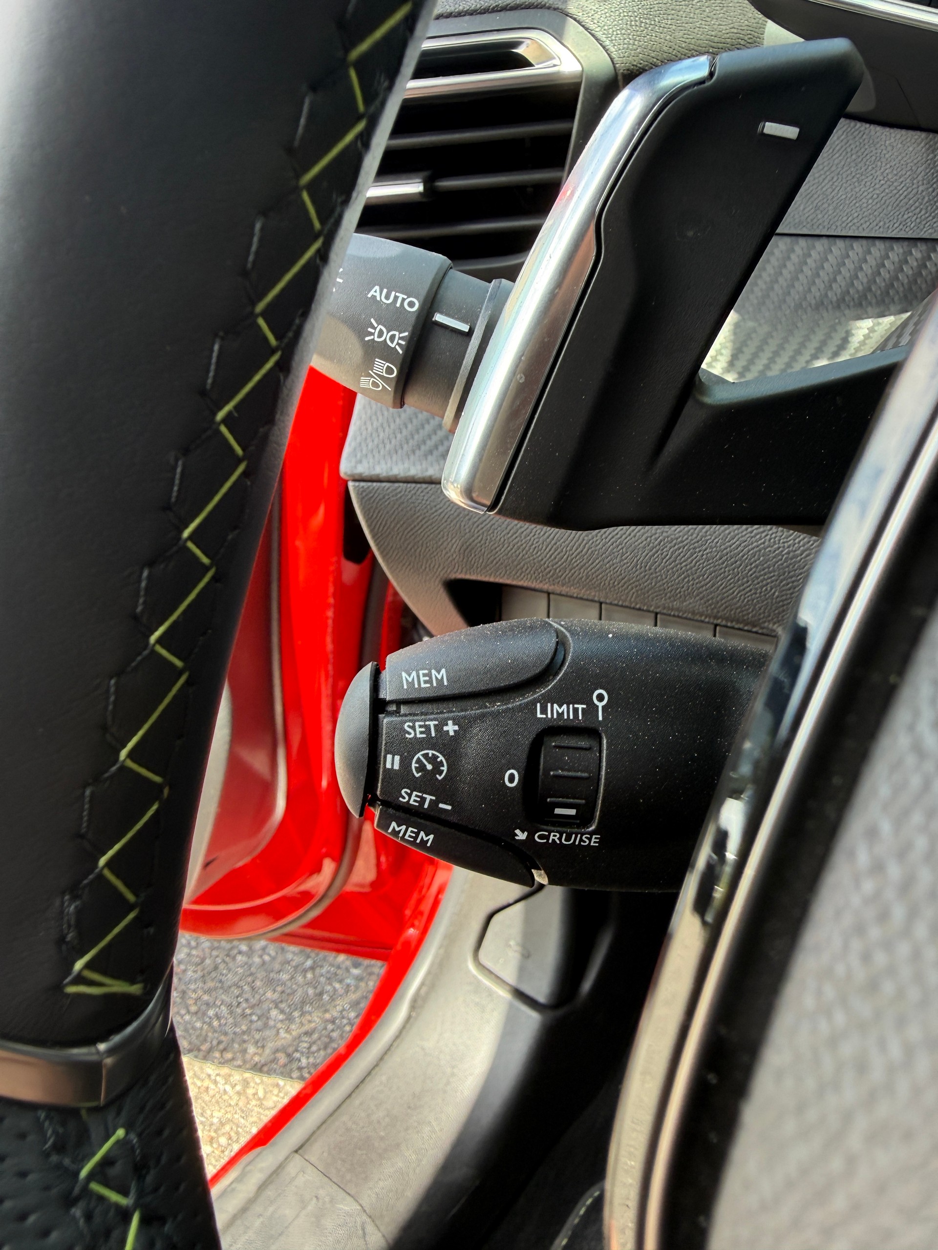 PEUGEOT 208 1.2 MHEV 145 GT-image-11
