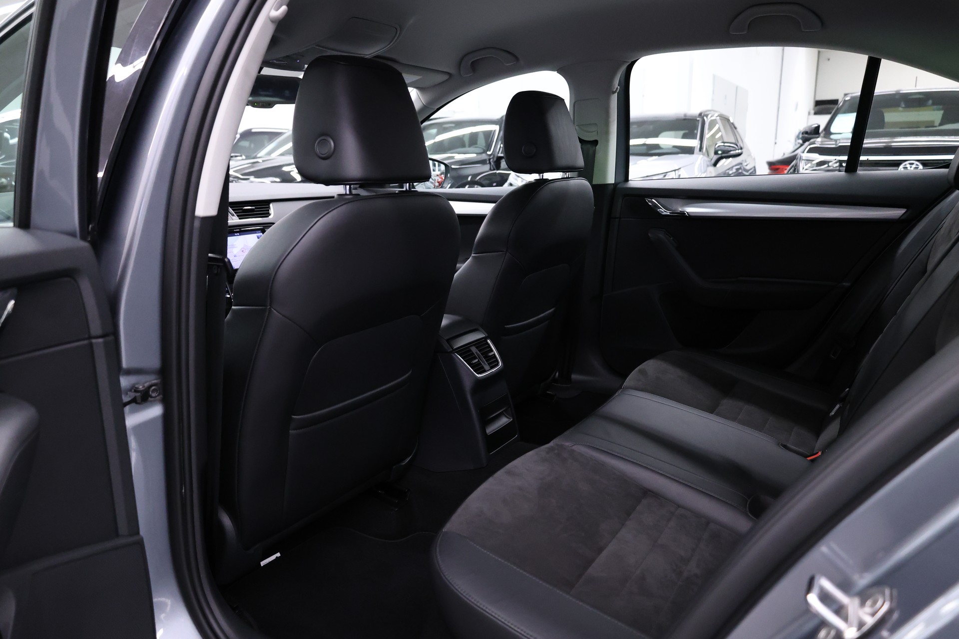 SKODA Octavia 1.8 TSI Elegance DSG-image-18