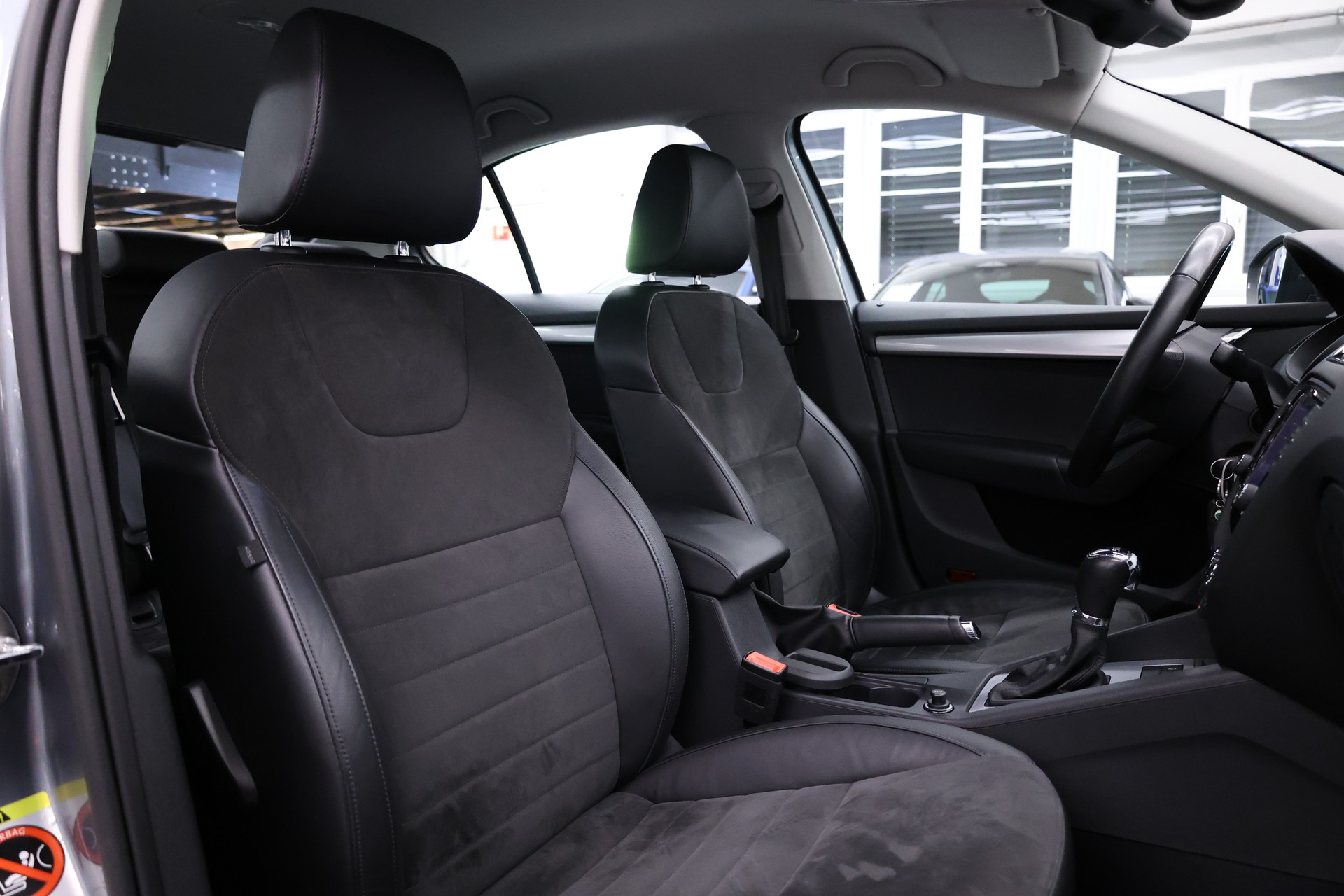 SKODA Octavia 1.8 TSI Elegance DSG-image-13