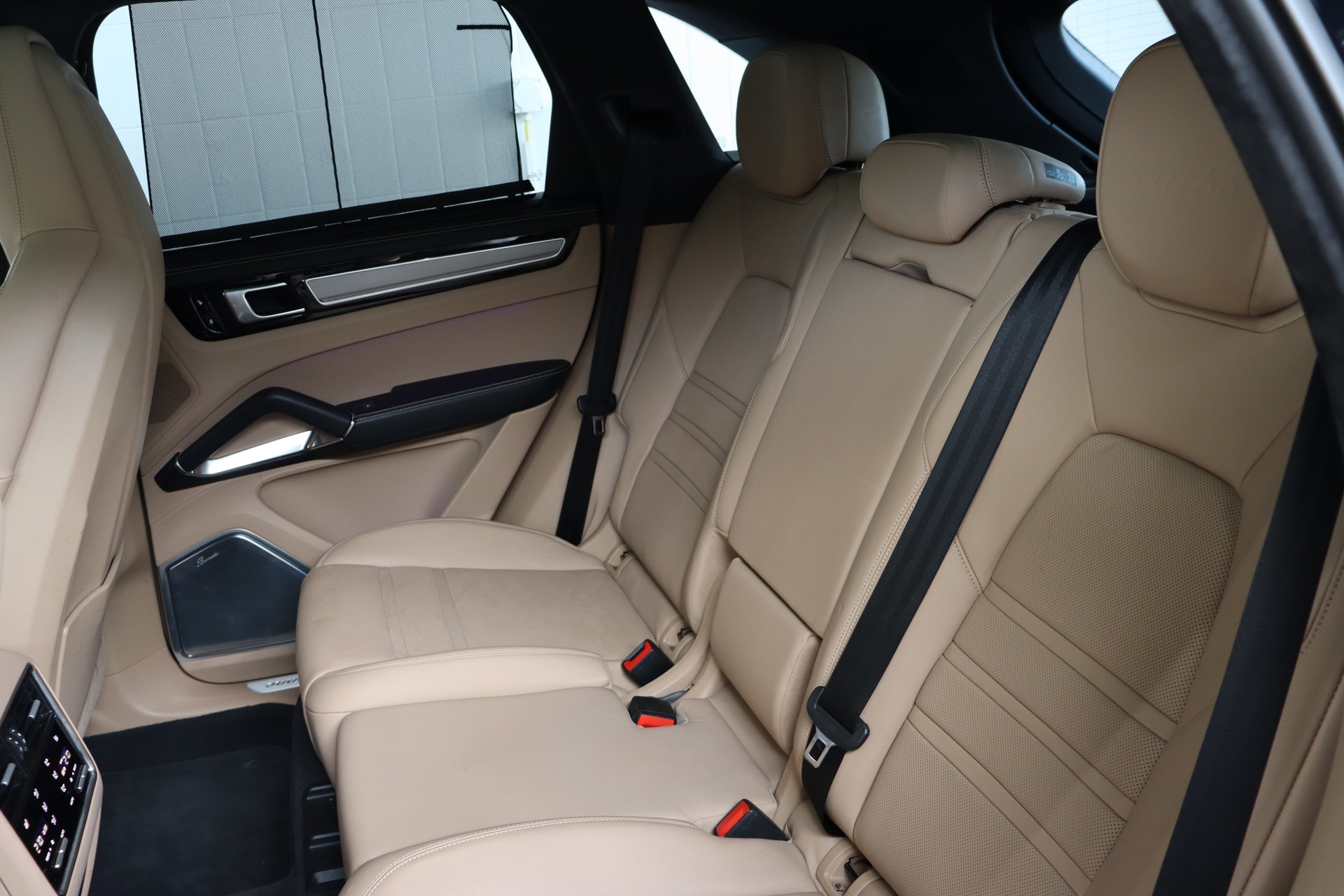 PORSCHE Cayenne Turbo-image-28