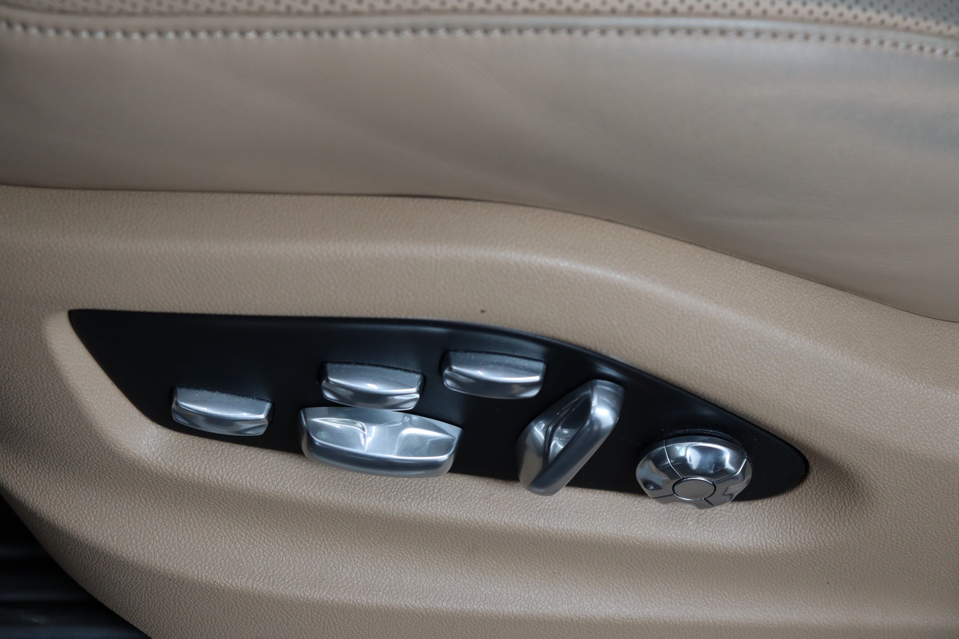 PORSCHE Cayenne Turbo-image-15