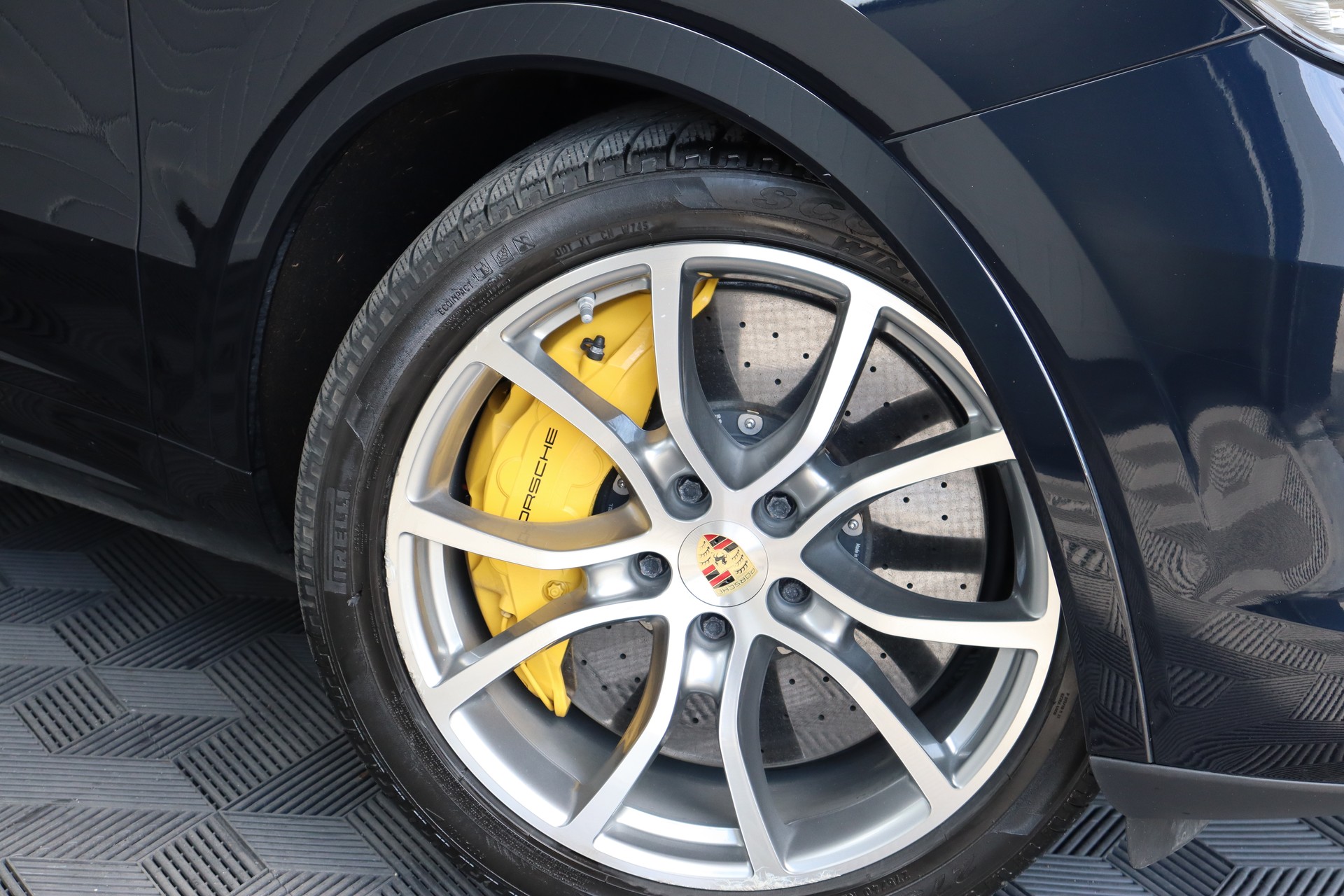 PORSCHE Cayenne Turbo-image-2