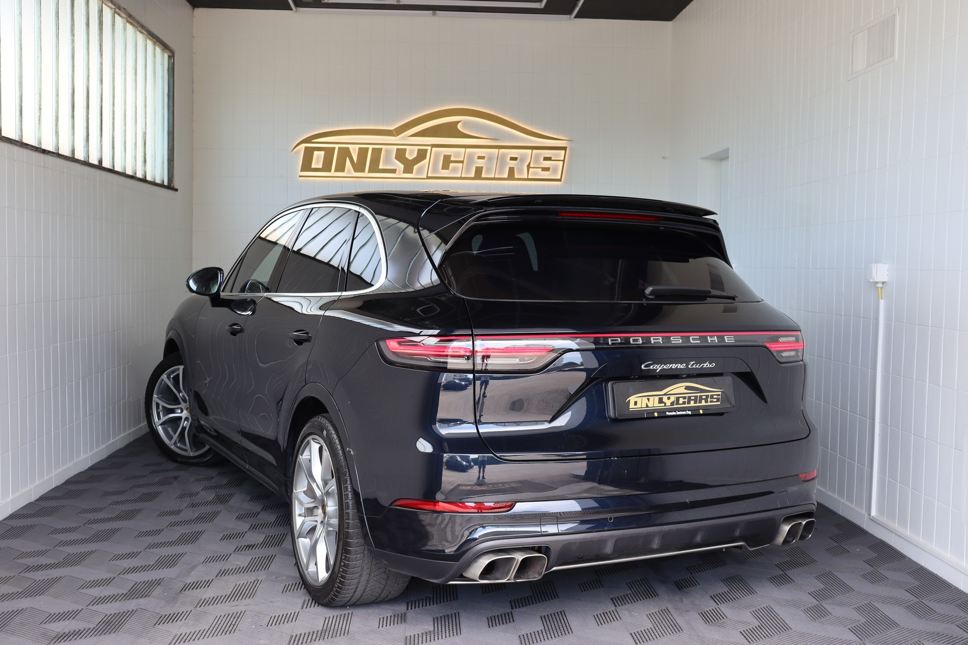 PORSCHE Cayenne Turbo-image-4