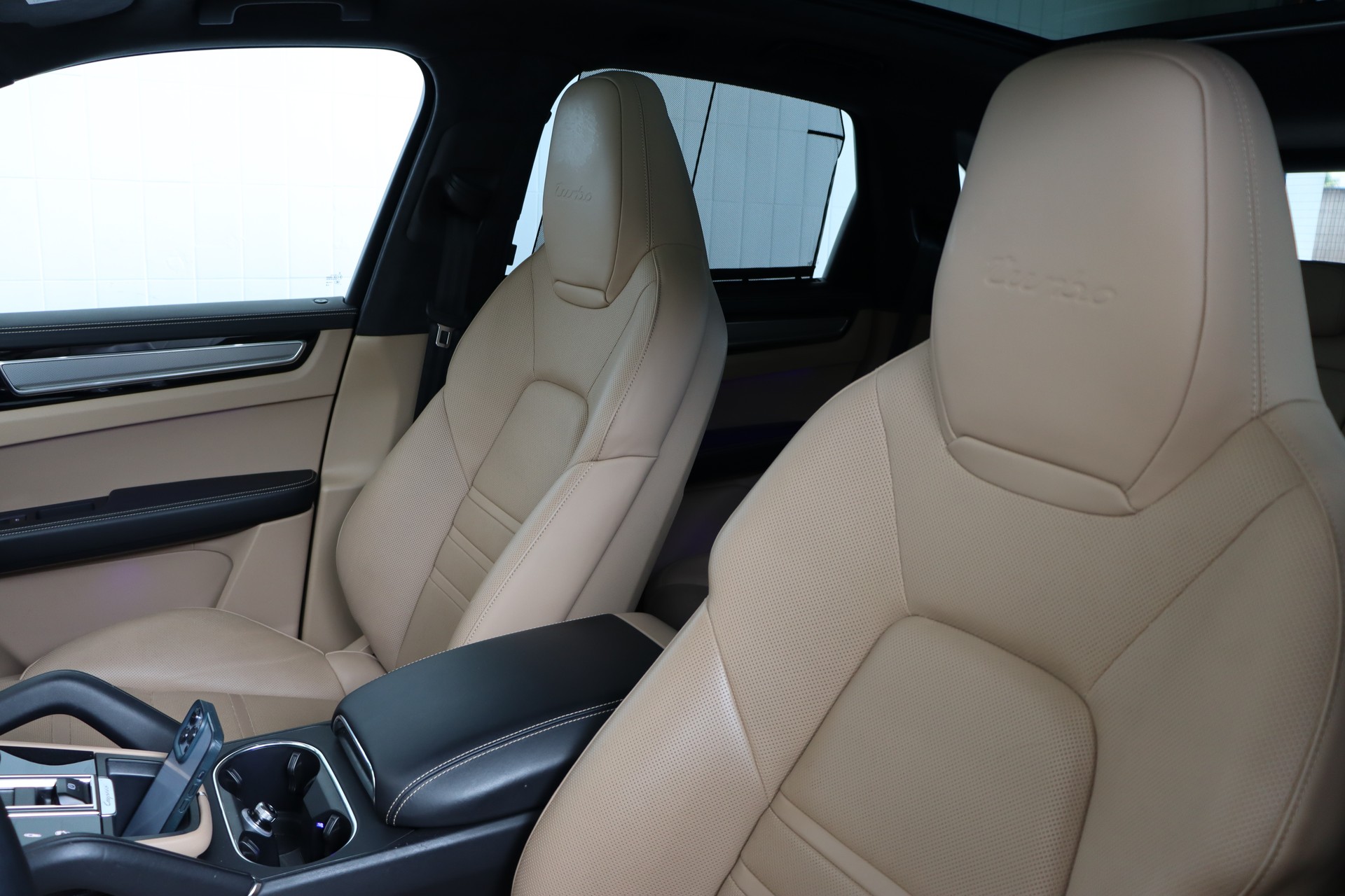 PORSCHE Cayenne Turbo-image-10
