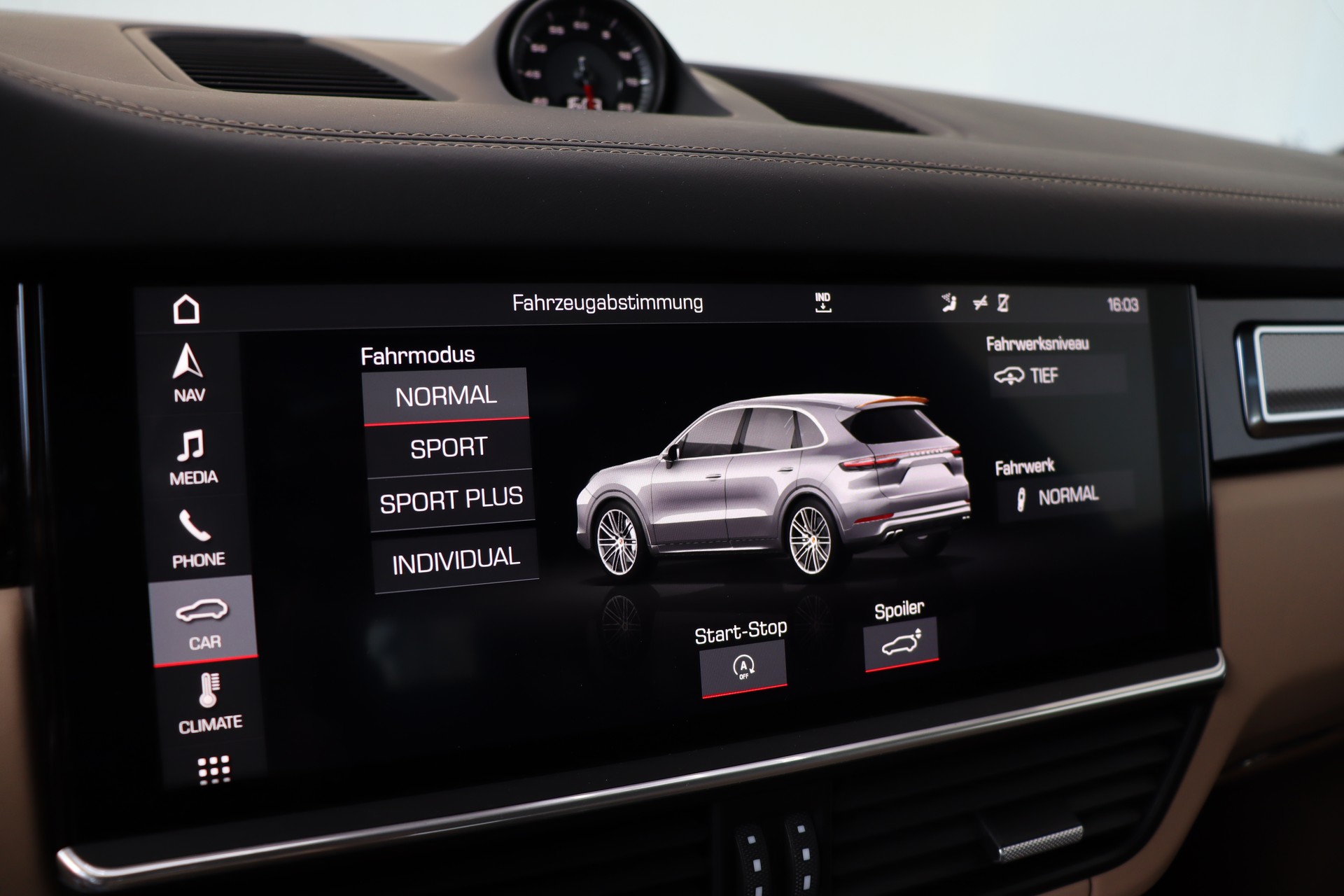 PORSCHE Cayenne Turbo-image-19