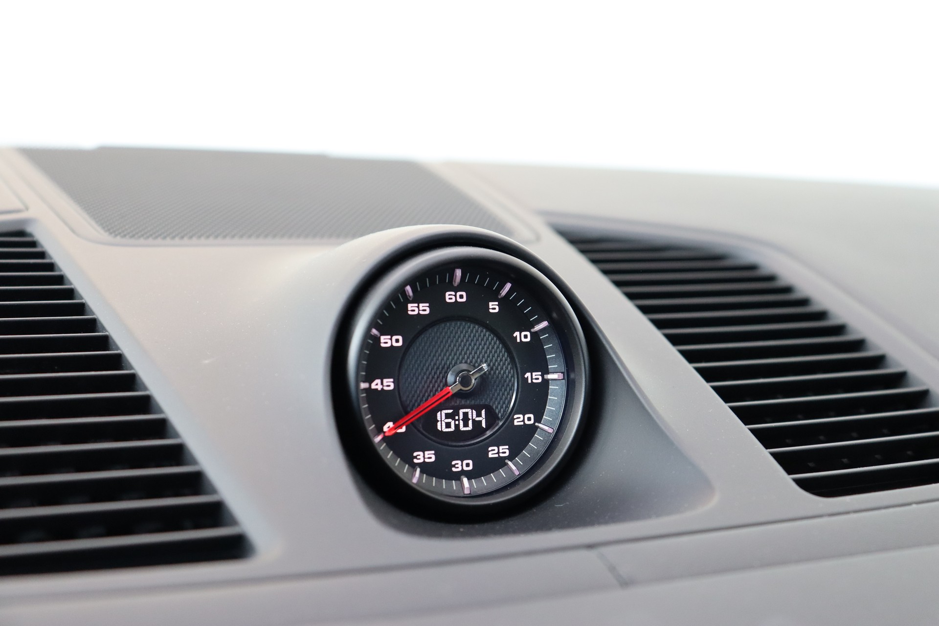 PORSCHE Cayenne Turbo-image-25