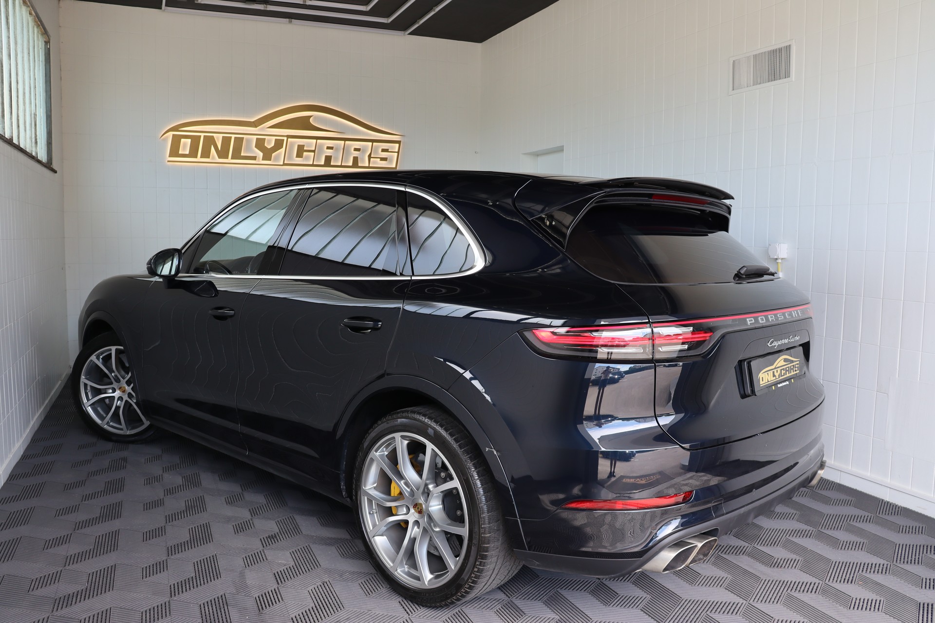 PORSCHE Cayenne Turbo-image-6