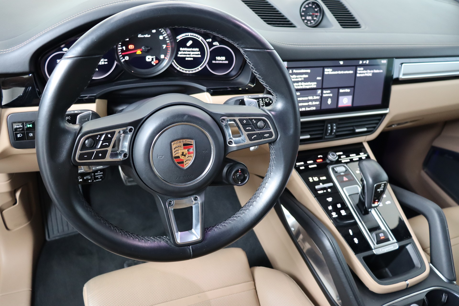 PORSCHE Cayenne Turbo-image-12