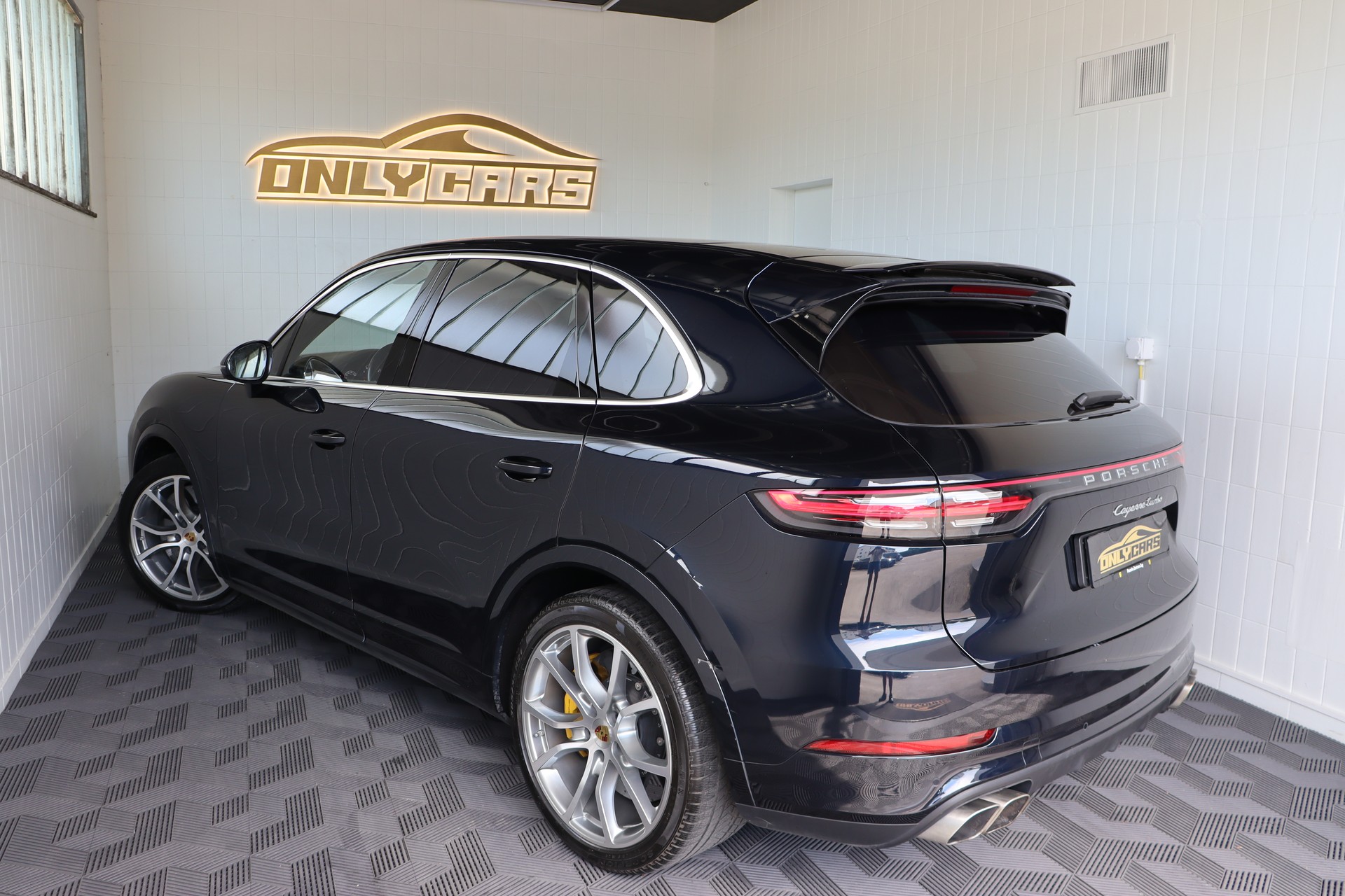 PORSCHE Cayenne Turbo-image-5
