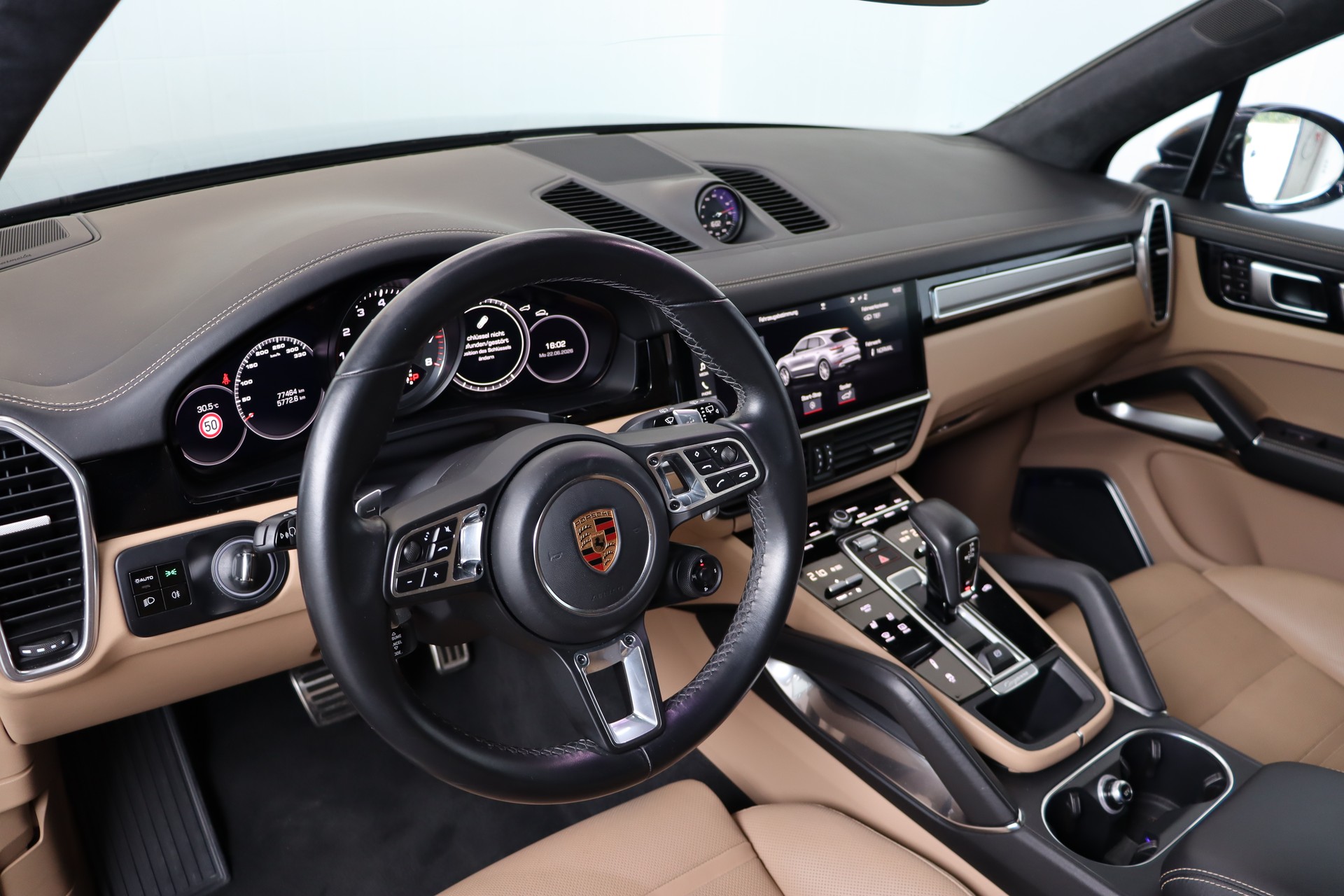 PORSCHE Cayenne Turbo-image-8
