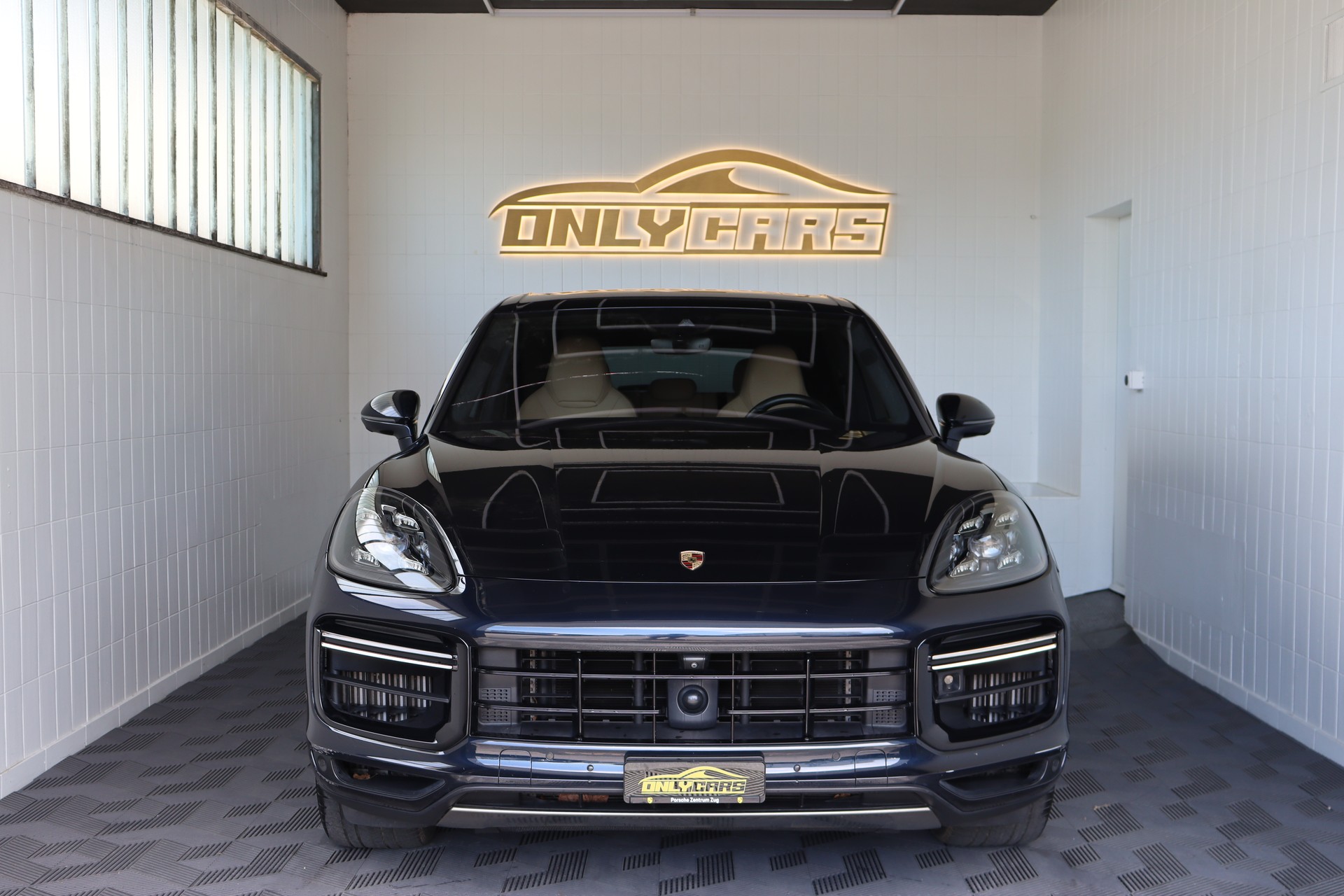 PORSCHE Cayenne Turbo-image-1