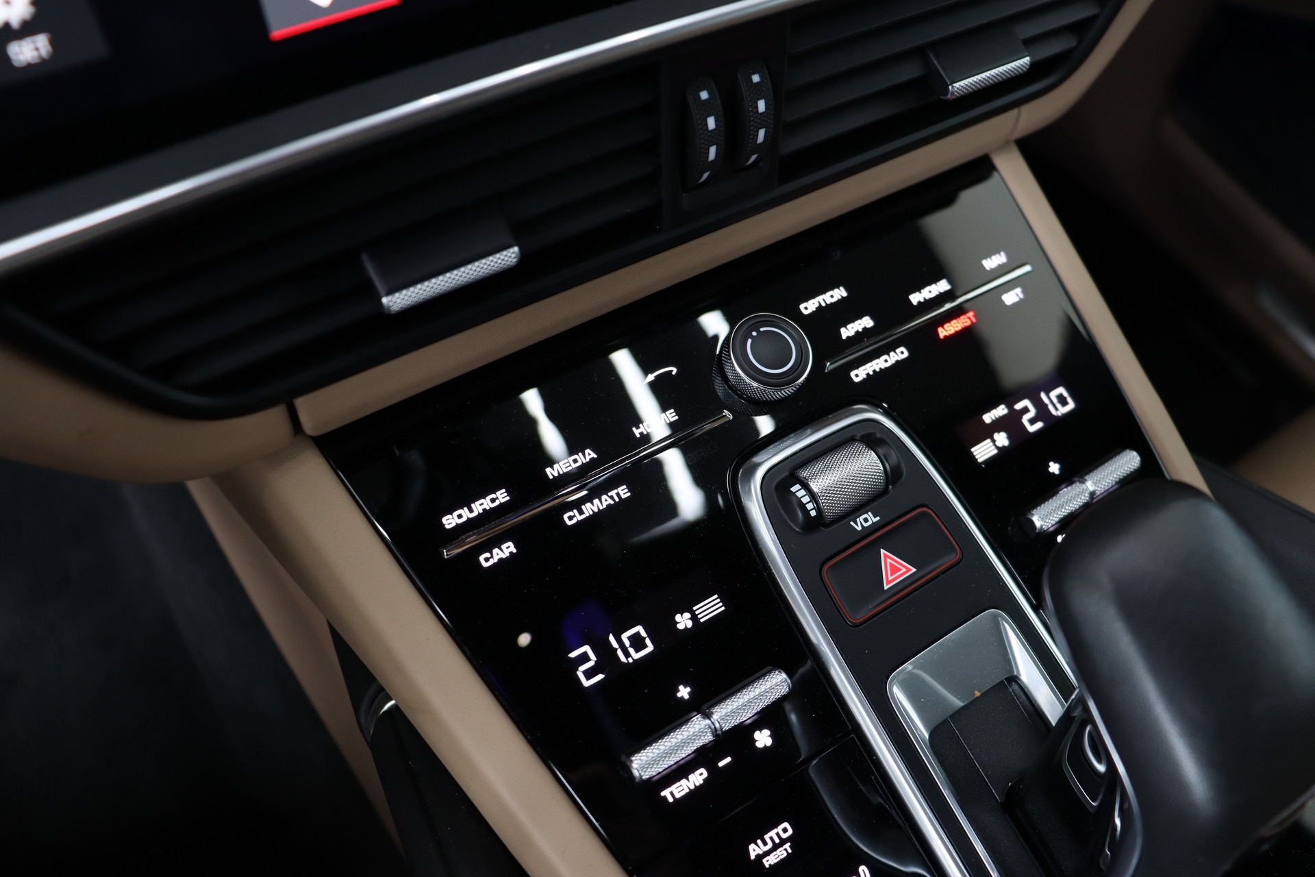 PORSCHE Cayenne Turbo-image-22