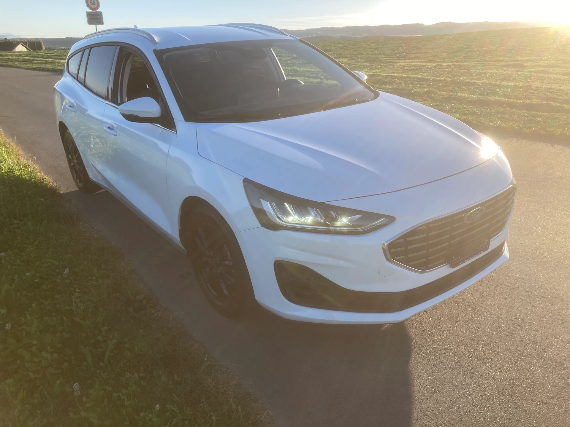 FORD Focus 1.0 MHEV Titanium X Automat-image-1