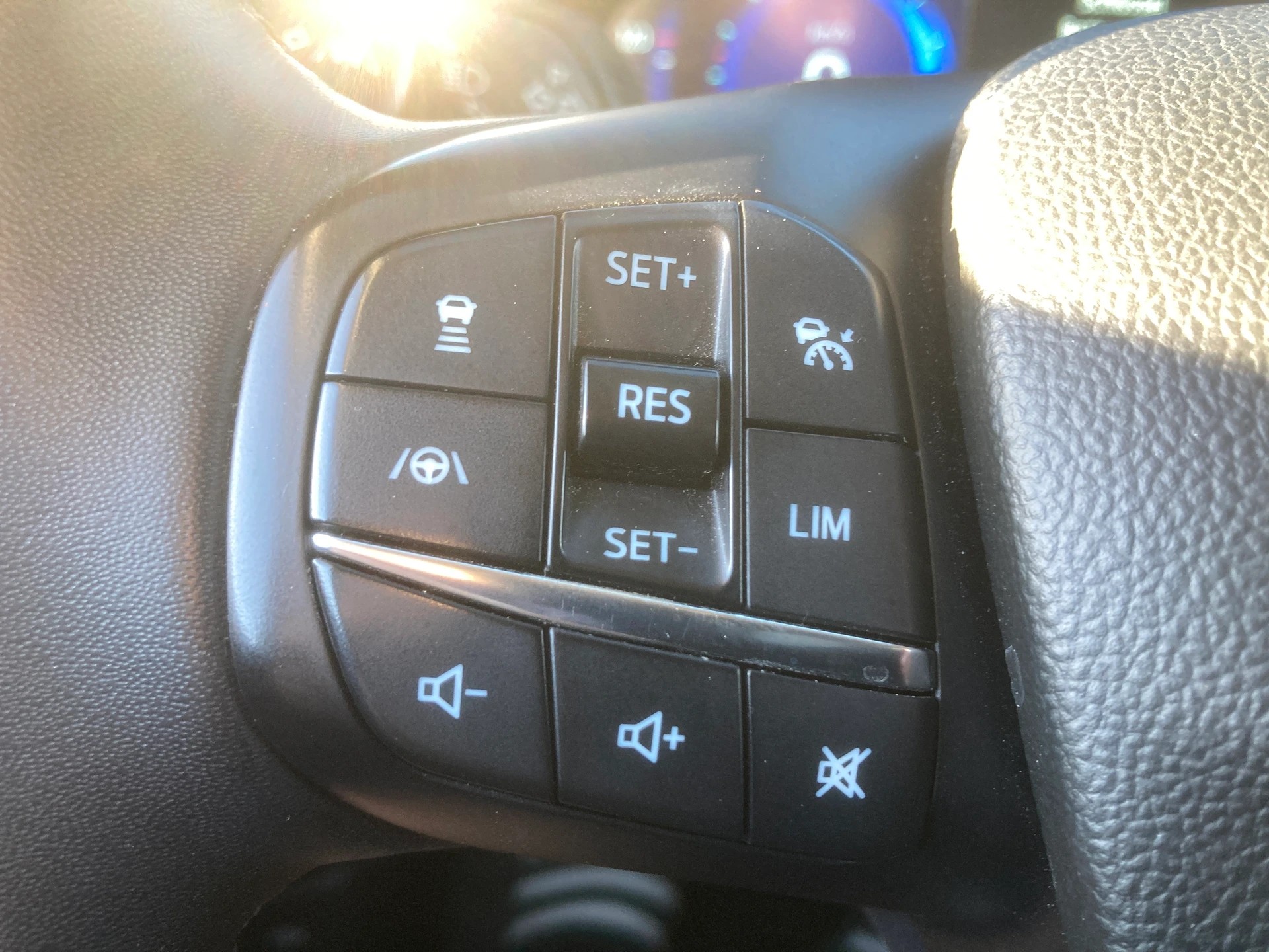 FORD Focus 1.0 MHEV Titanium X Automat-image-10