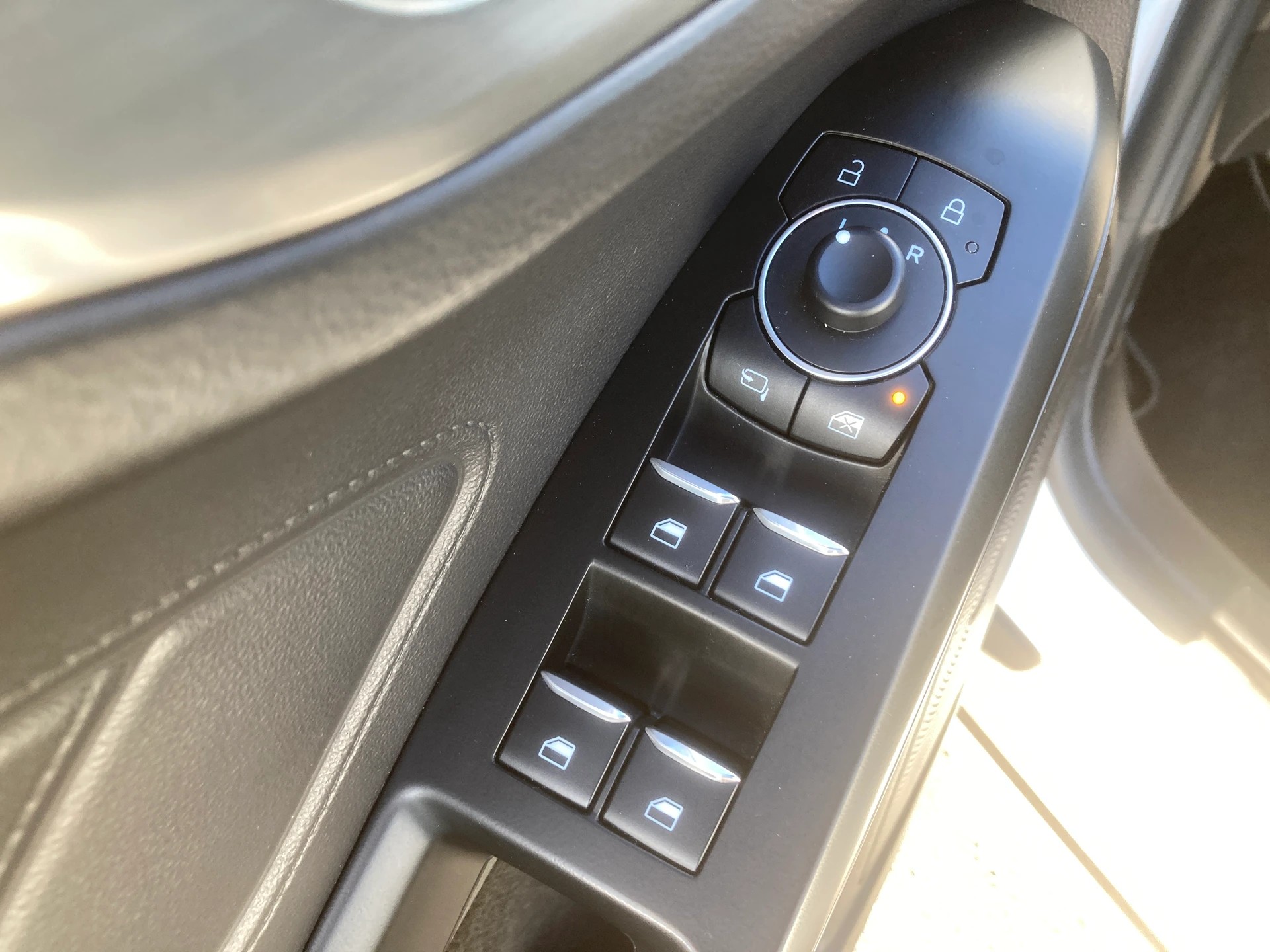 FORD Focus 1.0 MHEV Titanium X Automat-image-9