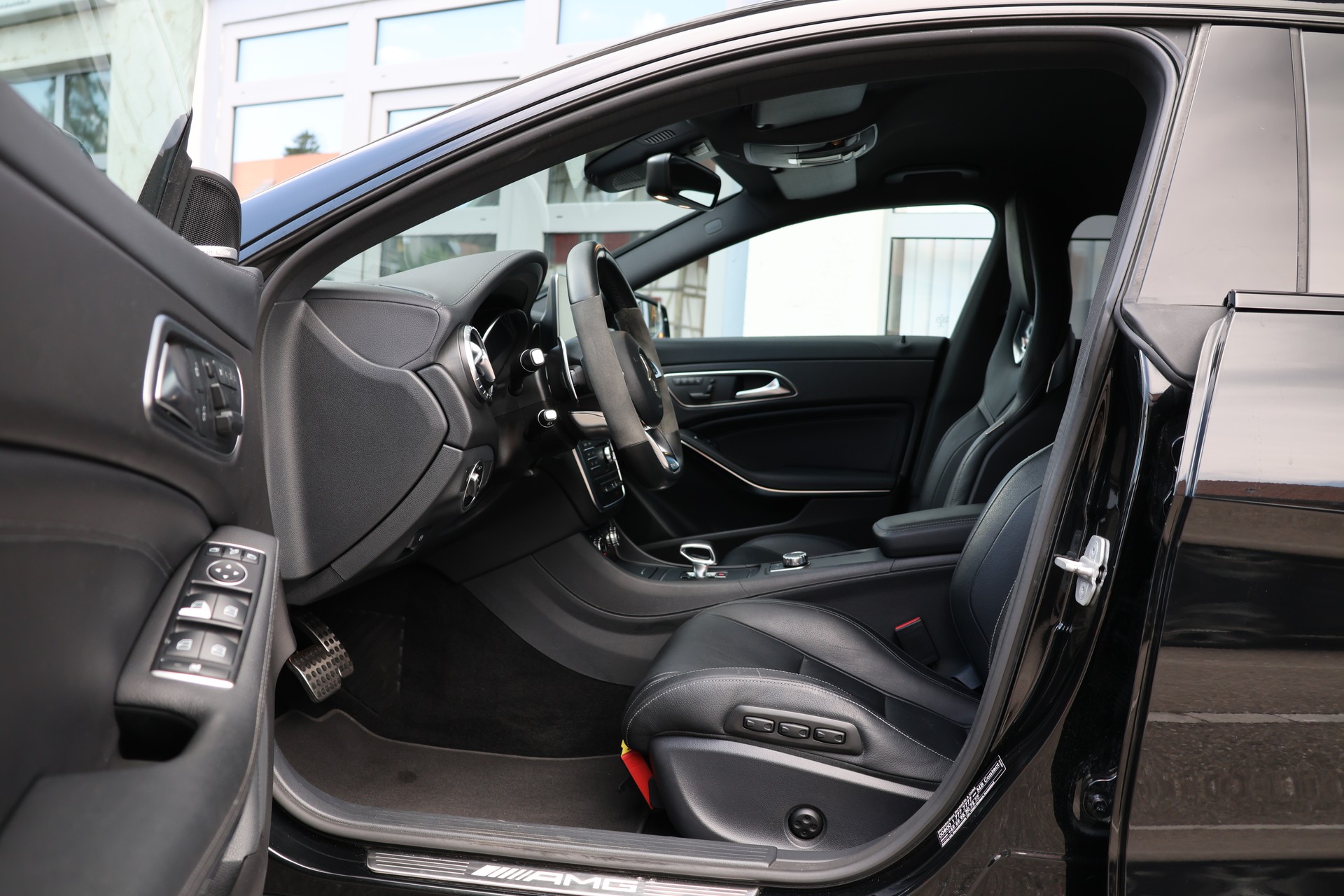 MERCEDES-BENZ CLA 45 AMG 4Matic Speedshift-image-9
