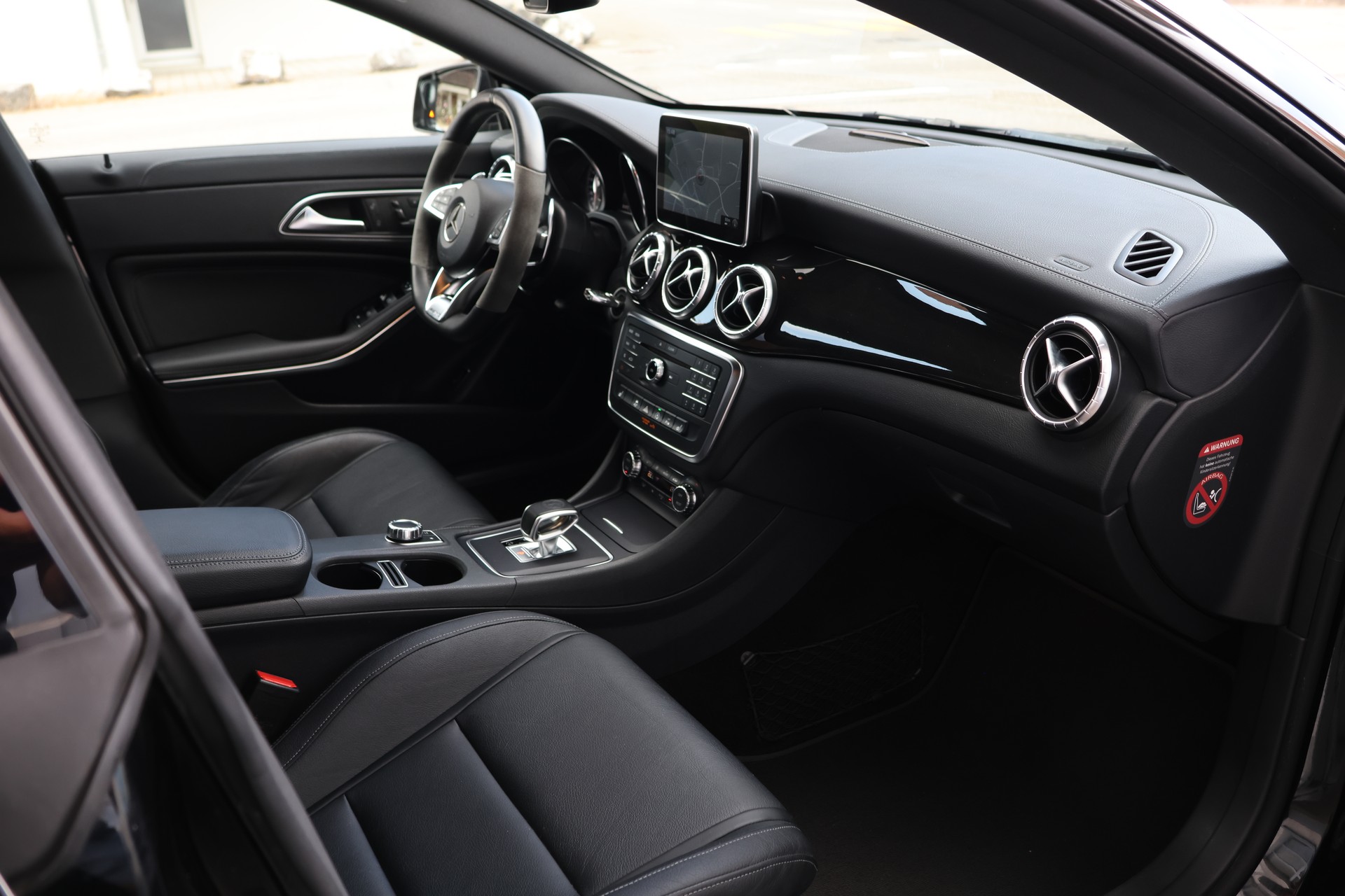 MERCEDES-BENZ CLA 45 AMG 4Matic Speedshift-image-19