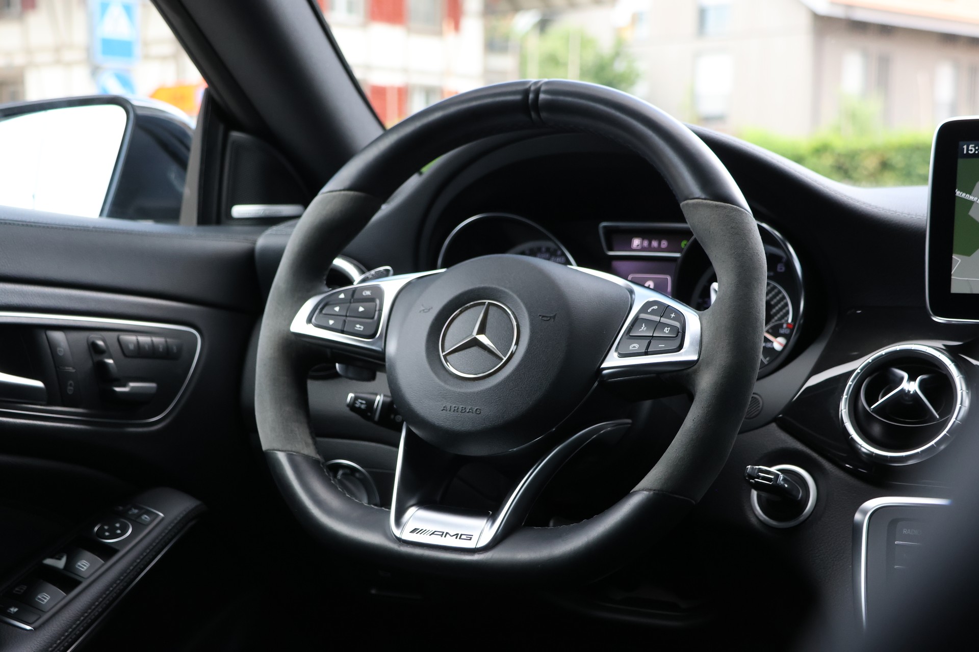 MERCEDES-BENZ CLA 45 AMG 4Matic Speedshift-image-16