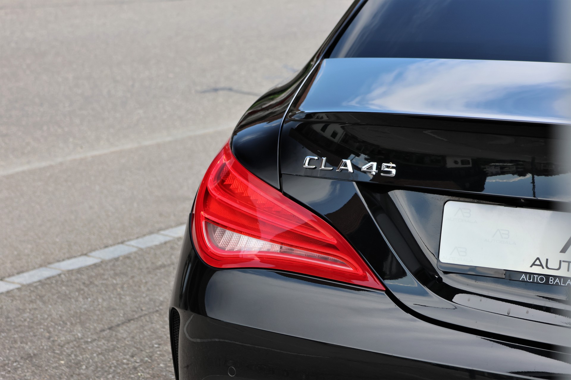 MERCEDES-BENZ CLA 45 AMG 4Matic Speedshift-image-5