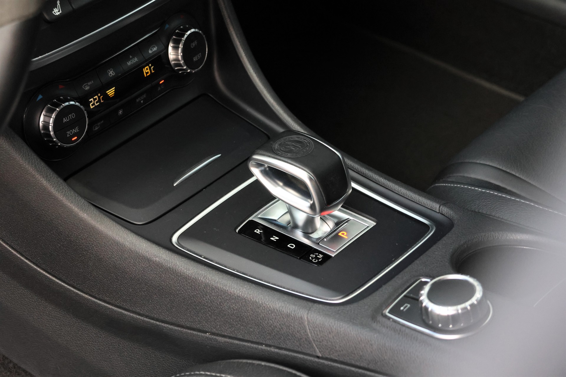 MERCEDES-BENZ CLA 45 AMG 4Matic Speedshift-image-11