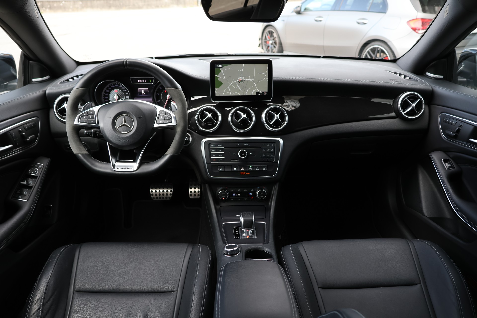 MERCEDES-BENZ CLA 45 AMG 4Matic Speedshift-image-17