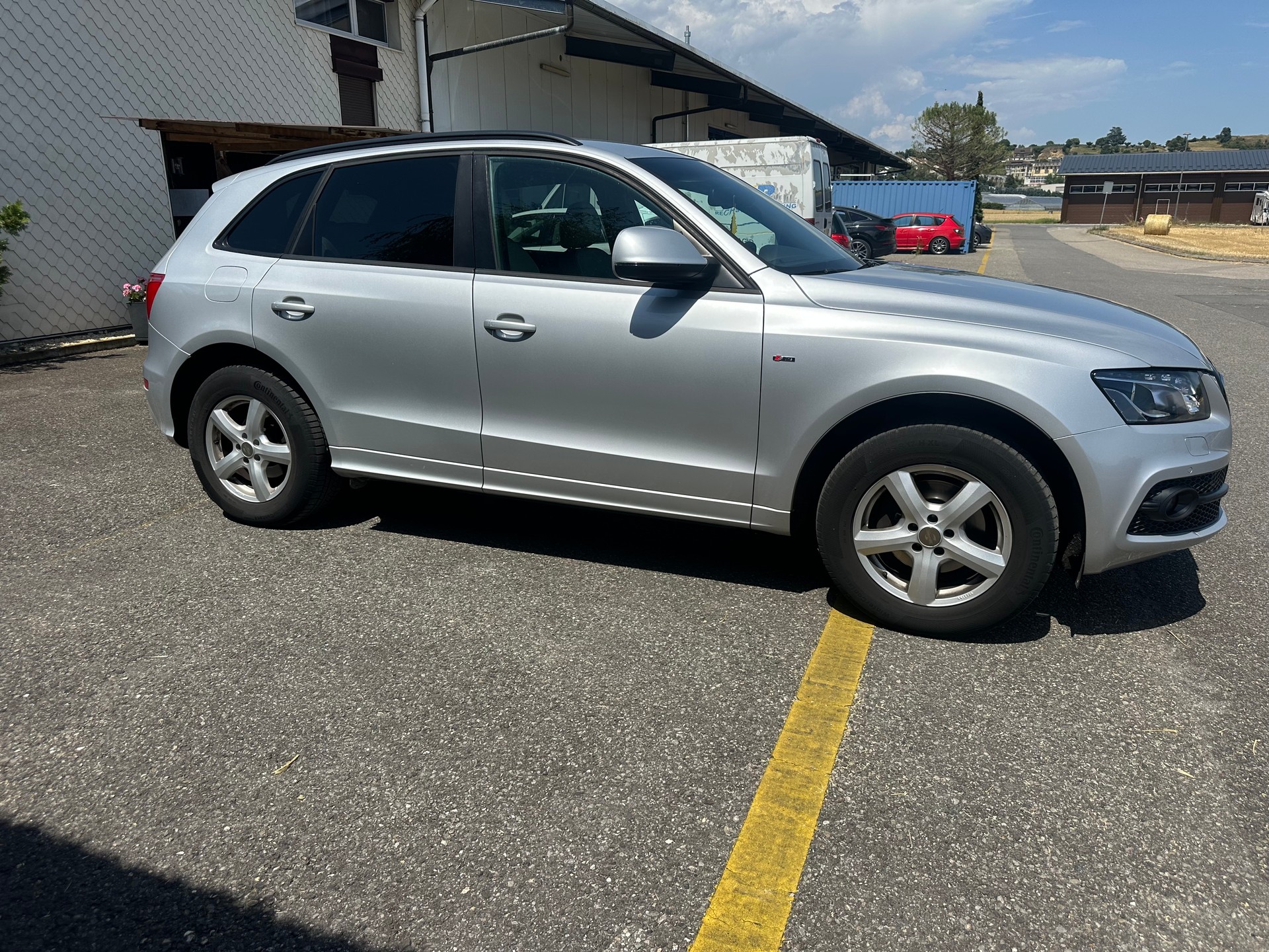 AUDI Q5 2.0 TFSI quattro S-tronic-image-1