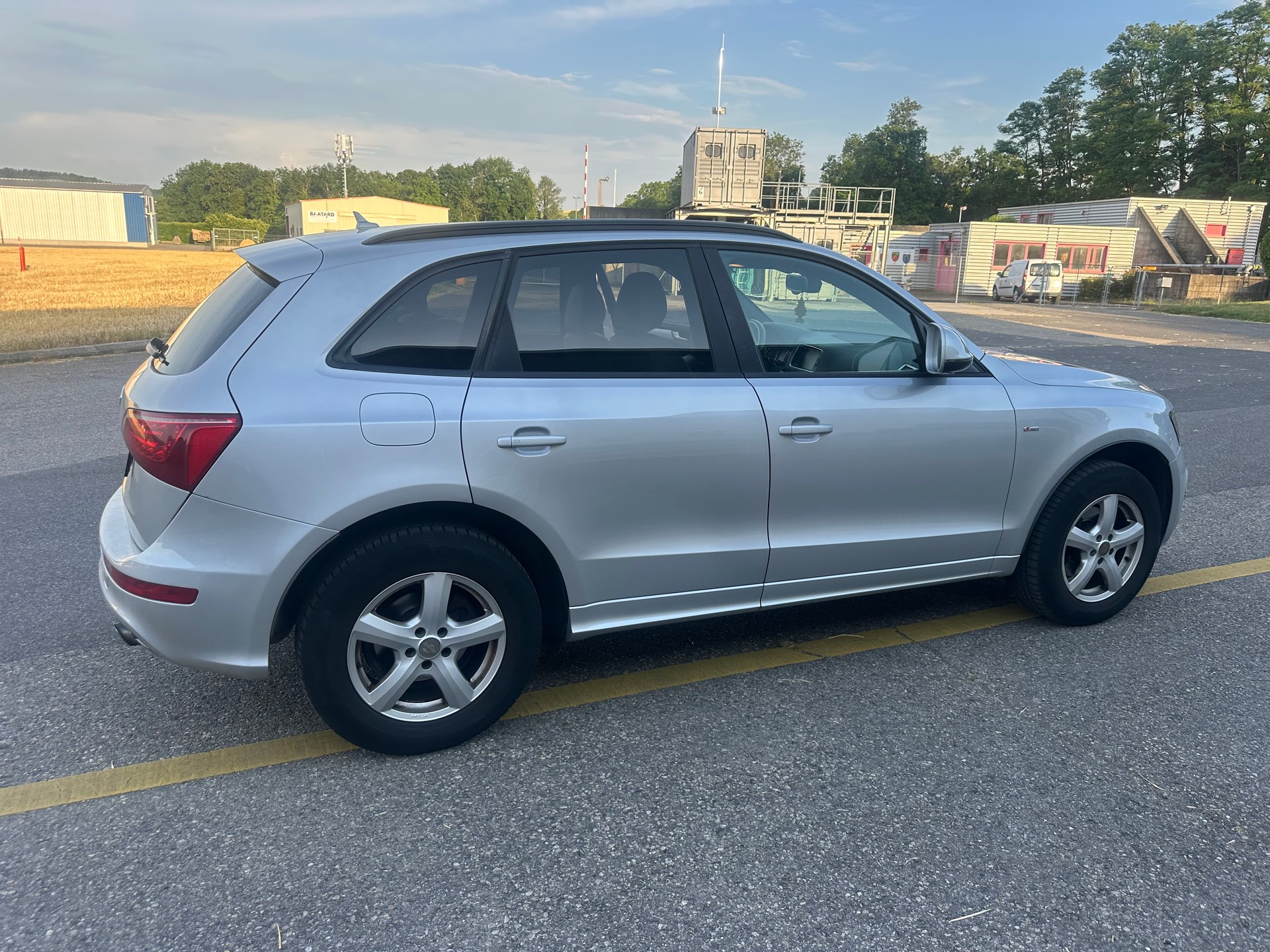 AUDI Q5 2.0 TFSI quattro S-tronic-image-13