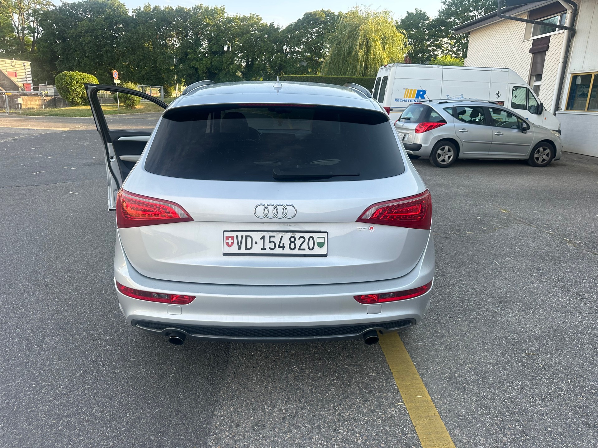 AUDI Q5 2.0 TFSI quattro S-tronic-image-12