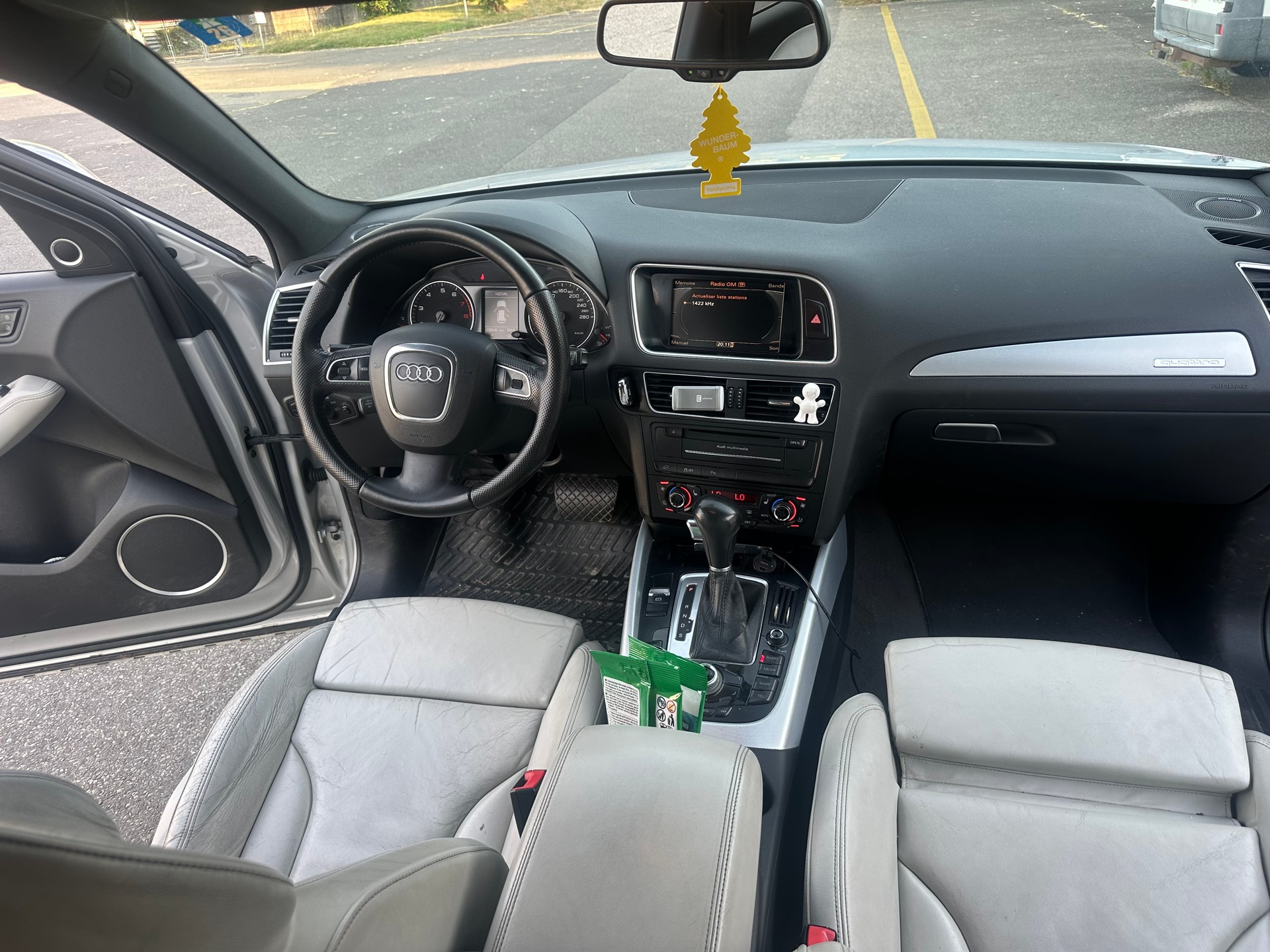 AUDI Q5 2.0 TFSI quattro S-tronic-image-9