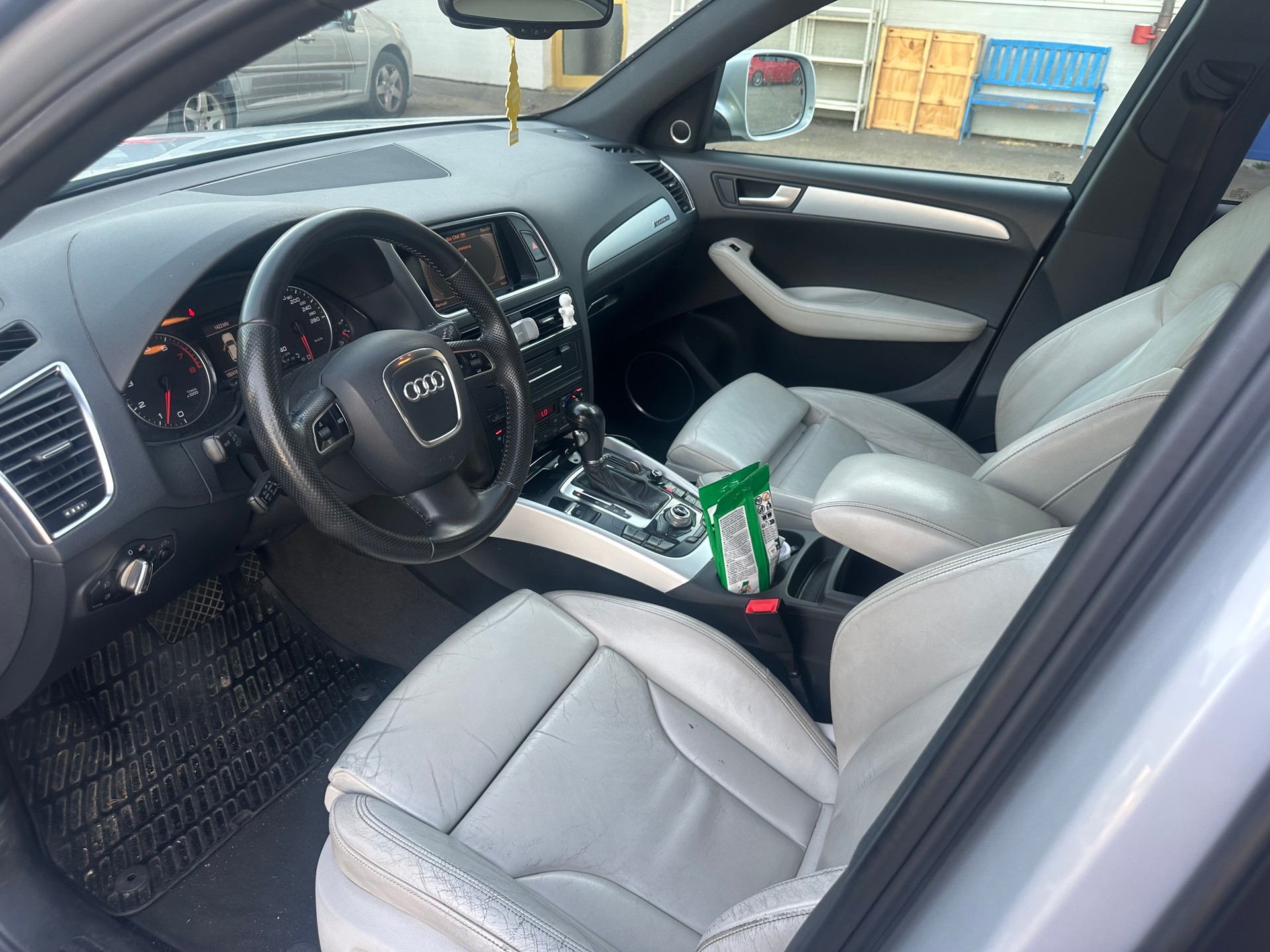 AUDI Q5 2.0 TFSI quattro S-tronic-image-11