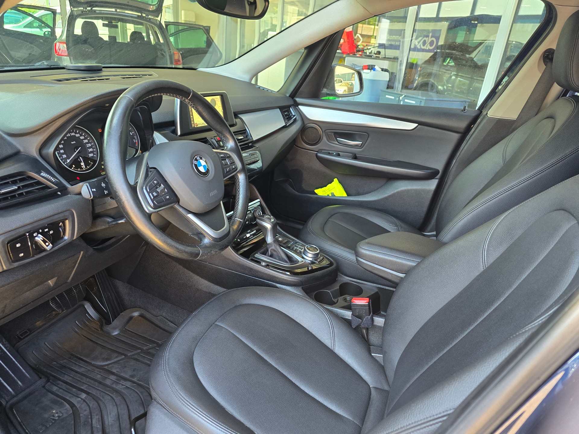 BMW 225xe iPerformance Active Tourer Steptronic-image-10