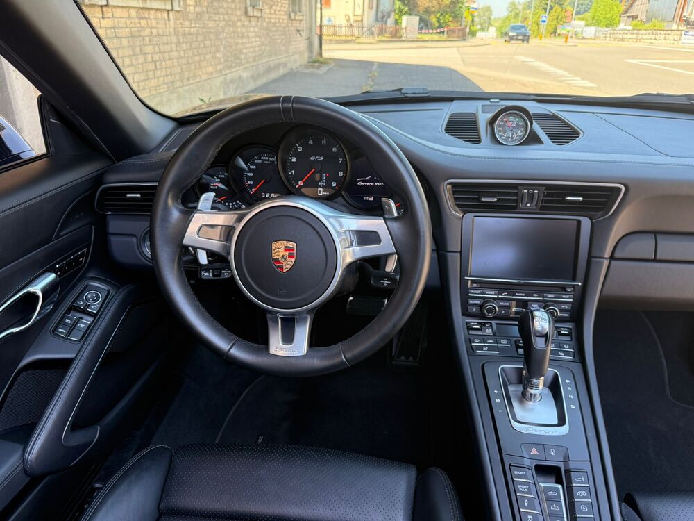PORSCHE 911 Cabrio Carrera 4 GTS PDK-image-12