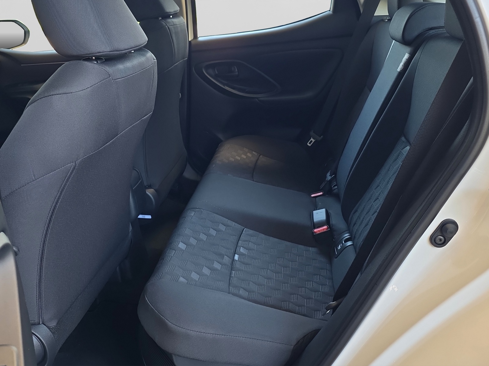 TOYOTA Yaris 1.5 VVT-i HSD Comfort-image-12