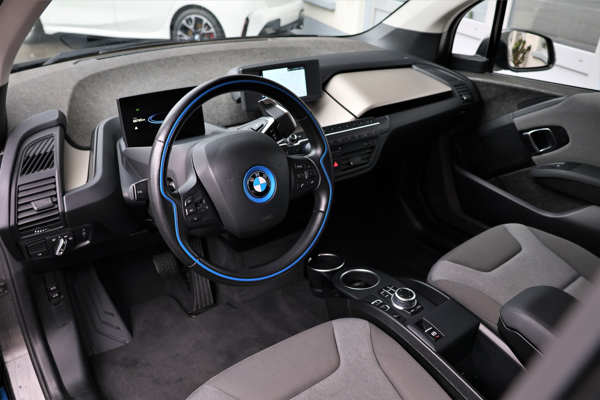 BMW i3 (120Ah) (CH)-image-9