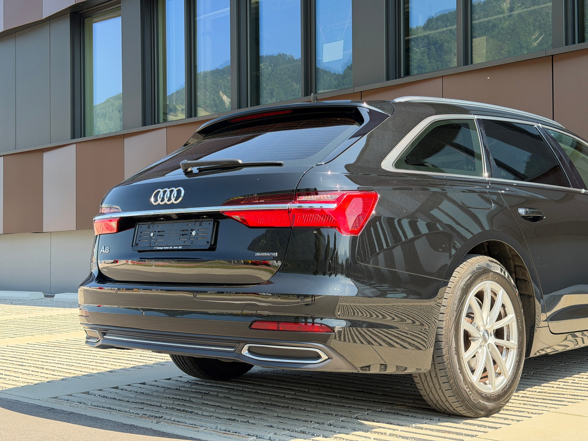 AUDI A6 Avant 40 TDI Design quattro S-tronic-image-30