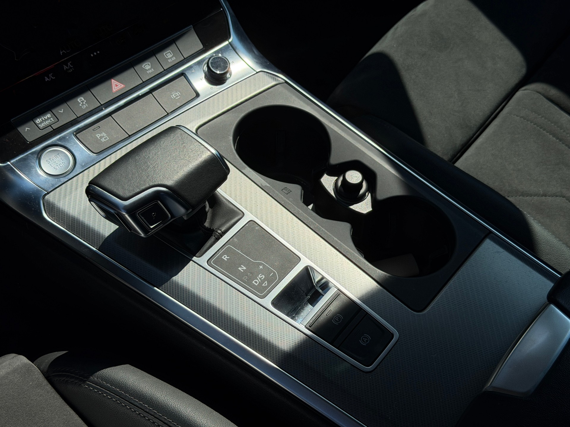 AUDI A6 Avant 40 TDI Design quattro S-tronic-image-15