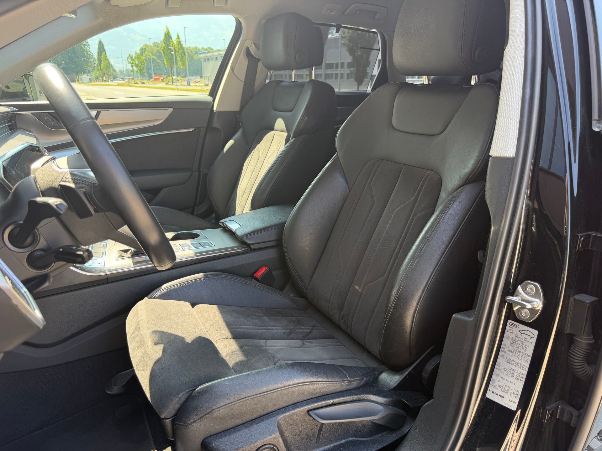 AUDI A6 Avant 40 TDI Design quattro S-tronic-image-13
