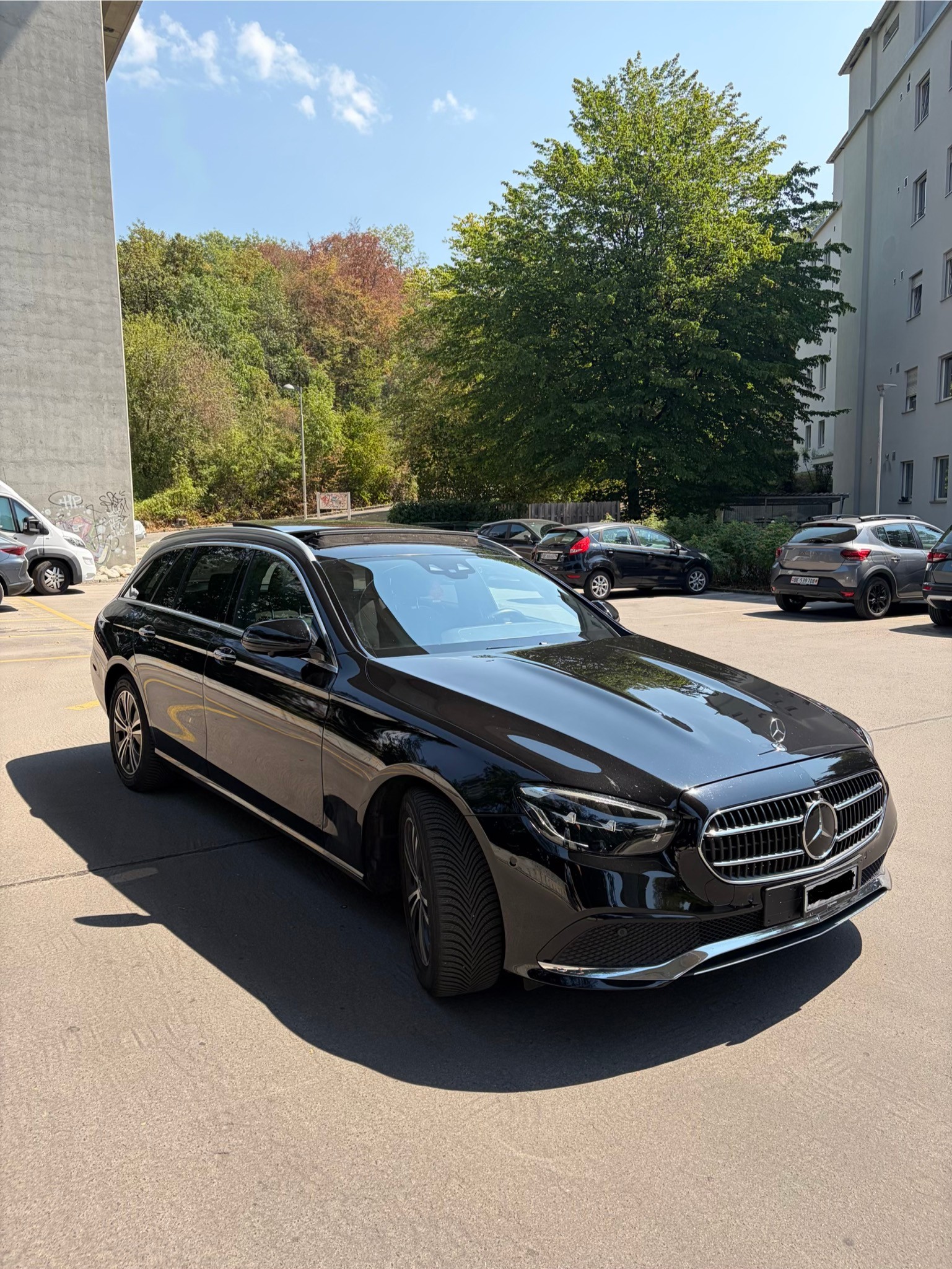 MERCEDES-BENZ E 200 Avantgarde 4matic-image-2