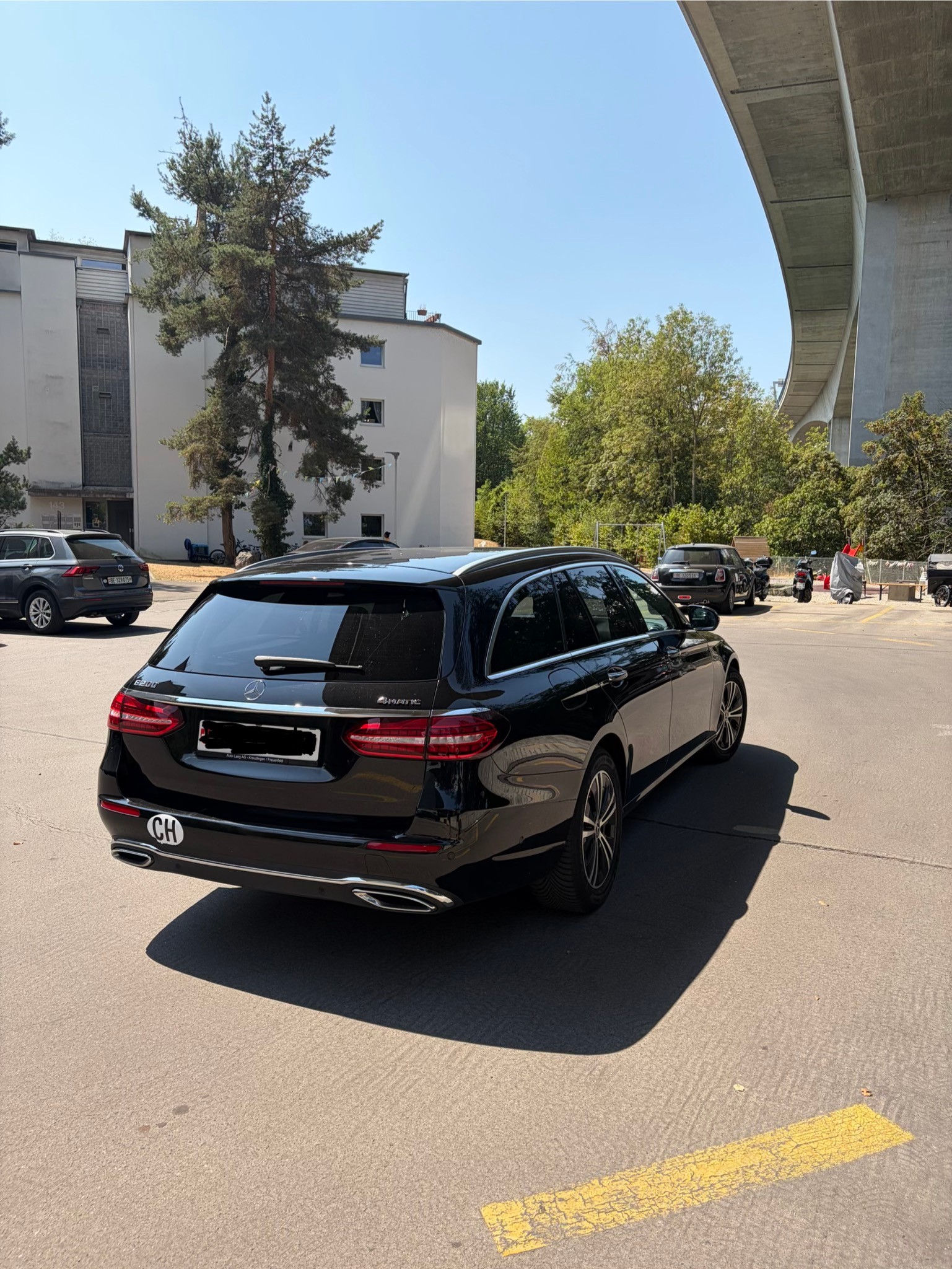 MERCEDES-BENZ E 200 Avantgarde 4matic-image-1
